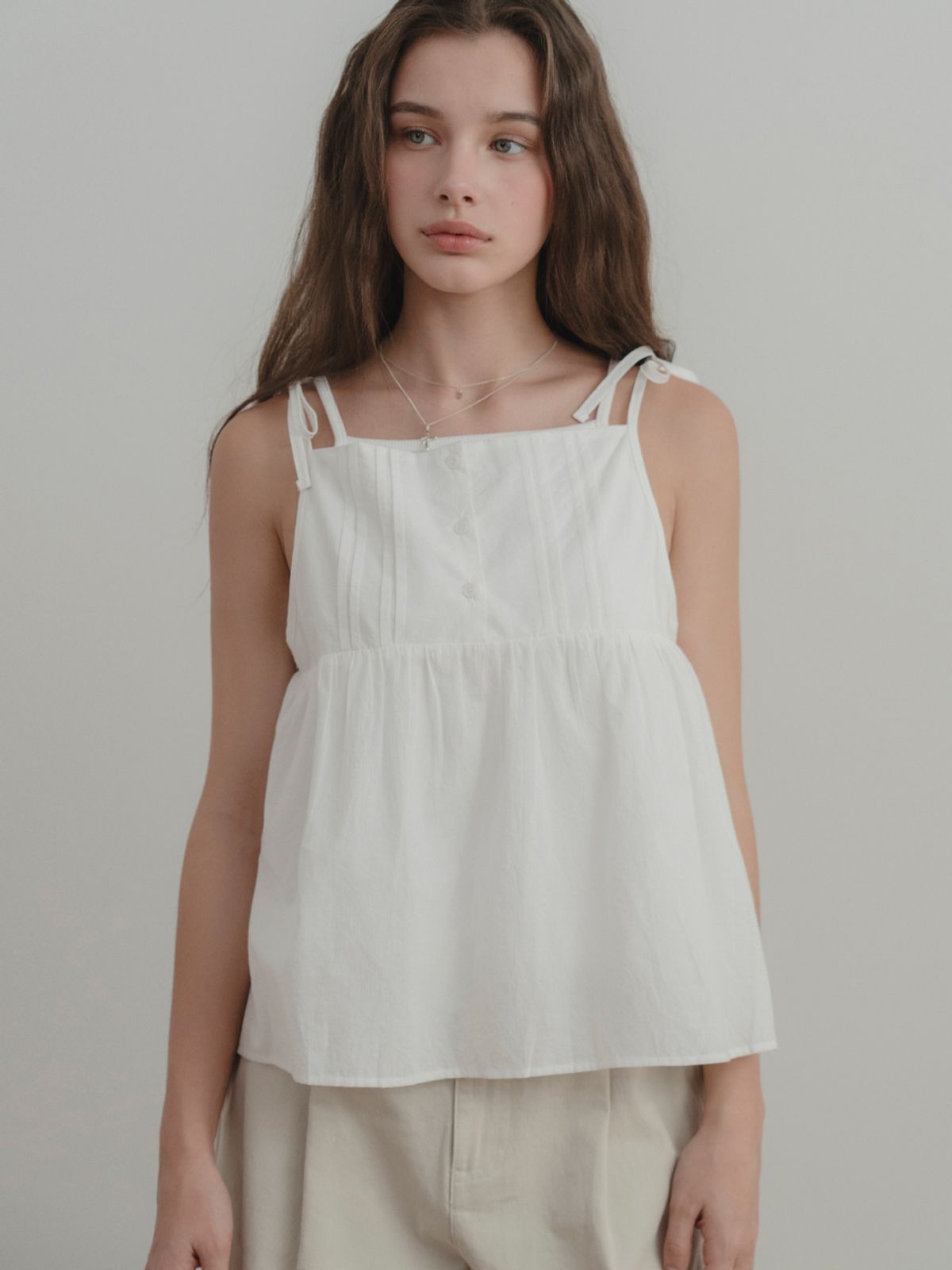 더미튼(THEMITTEN) Cottage strap blouse (white)