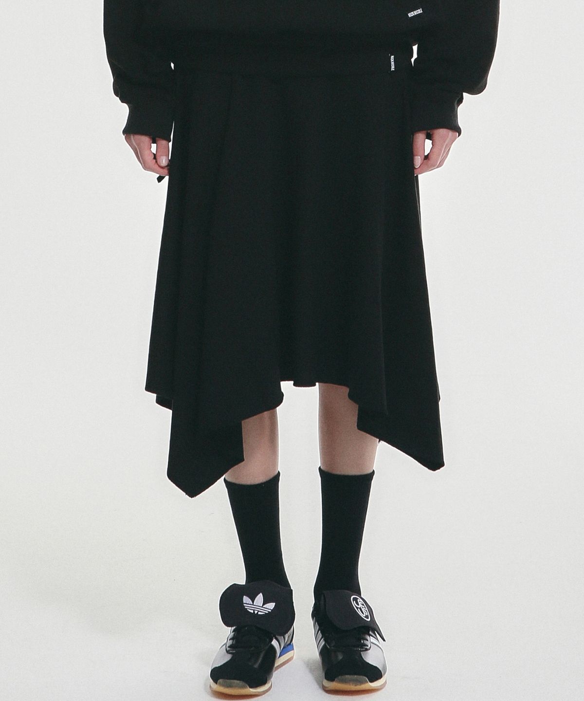 닉앤니콜(NICK&NICOLE) SHIRRING FLARE MIDI SKIRT_BLACK
