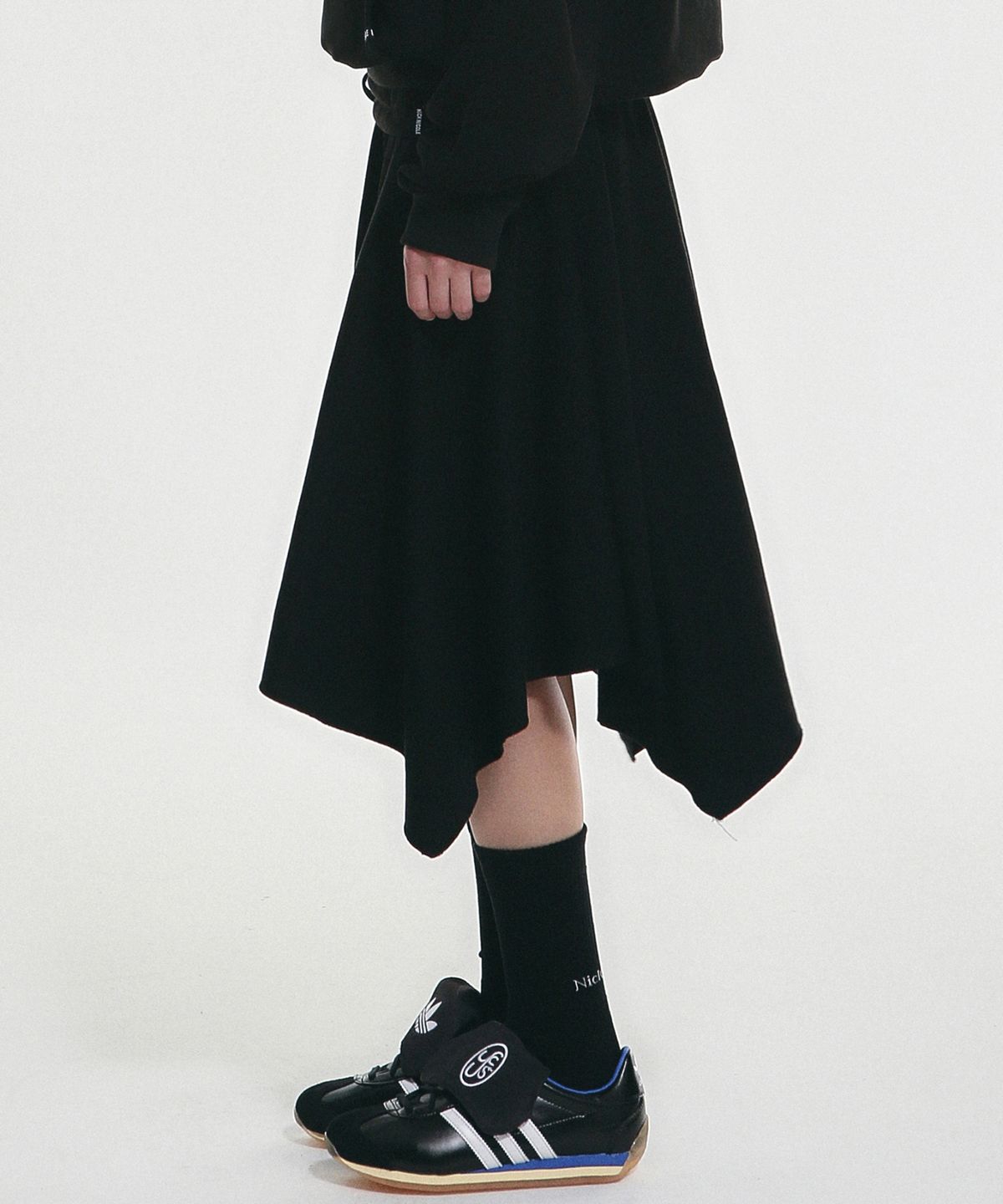 닉앤니콜(NICK&NICOLE) SHIRRING FLARE MIDI SKIRT_BLACK
