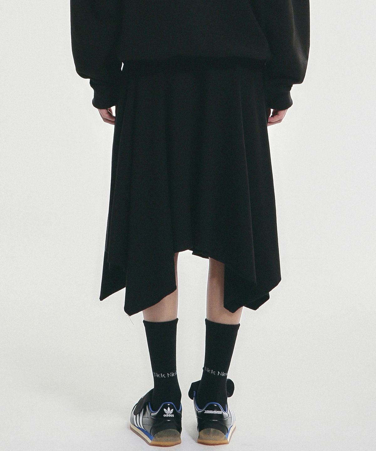닉앤니콜(NICK&NICOLE) SHIRRING FLARE MIDI SKIRT_BLACK