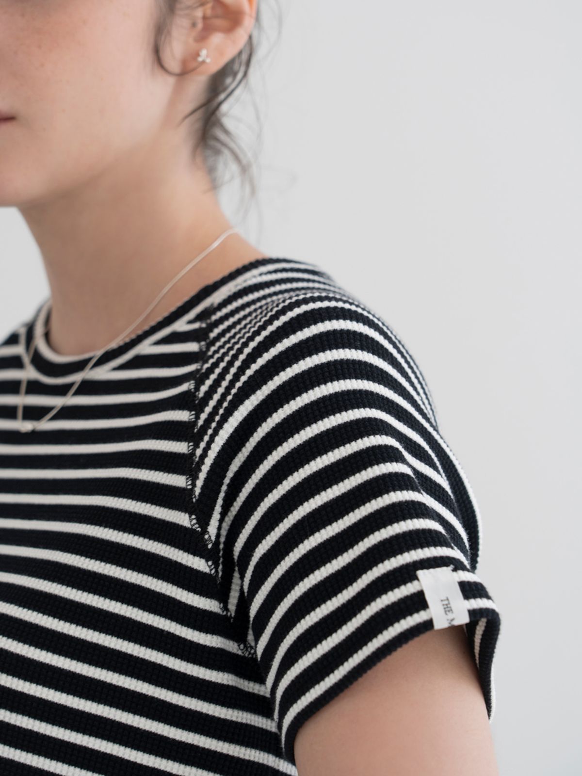 더미튼(THEMITTEN) Waffle half t-shirt (black stripe)