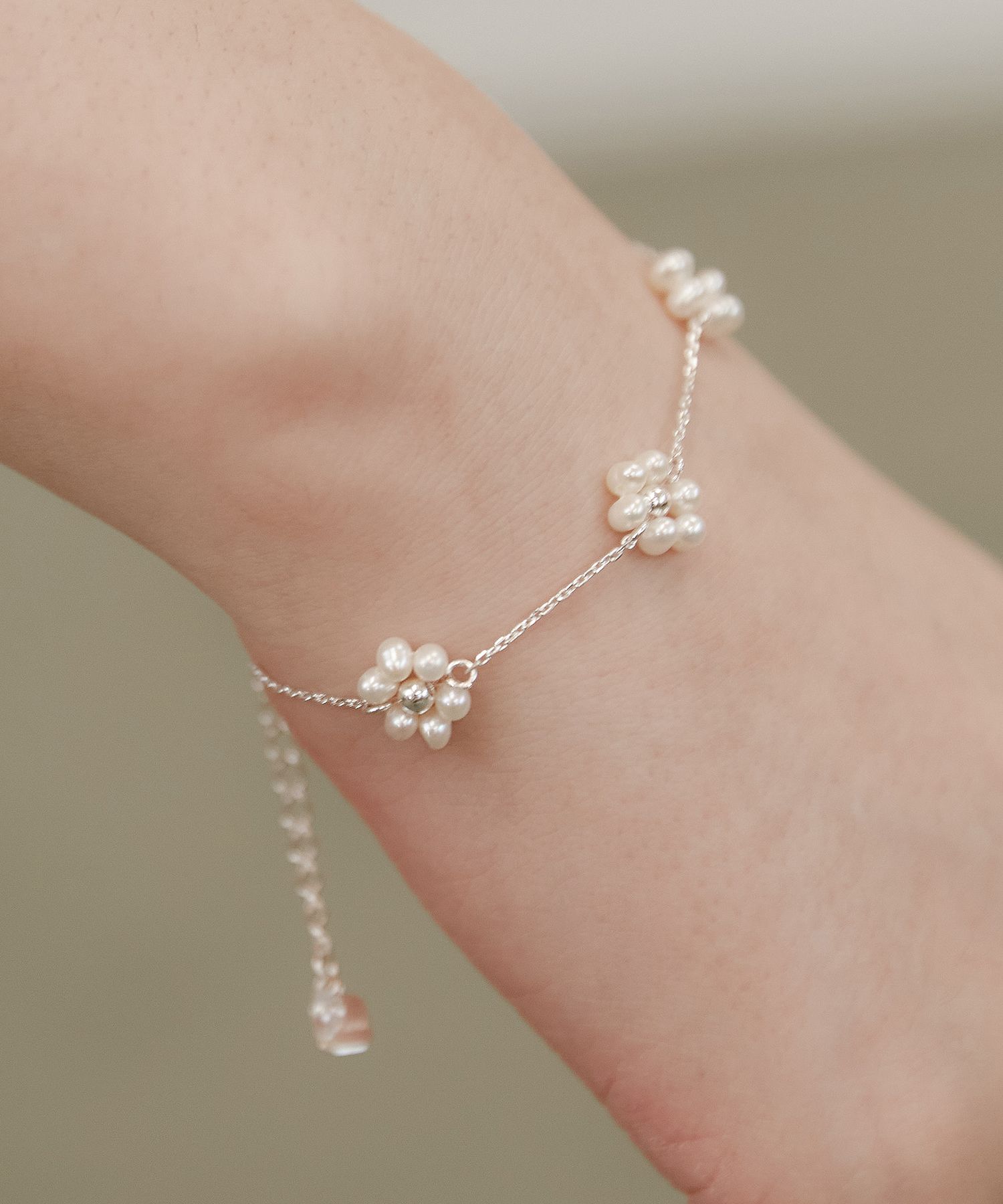 【TATIANA】Pearl Flower Bracelet / 追跡送 MUSINSA公式 | TATIANA Pearl Flower Bracelet BR2190