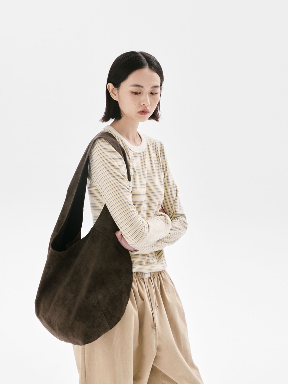 무니쉬(MOONISH) Half moon bag_BROWN