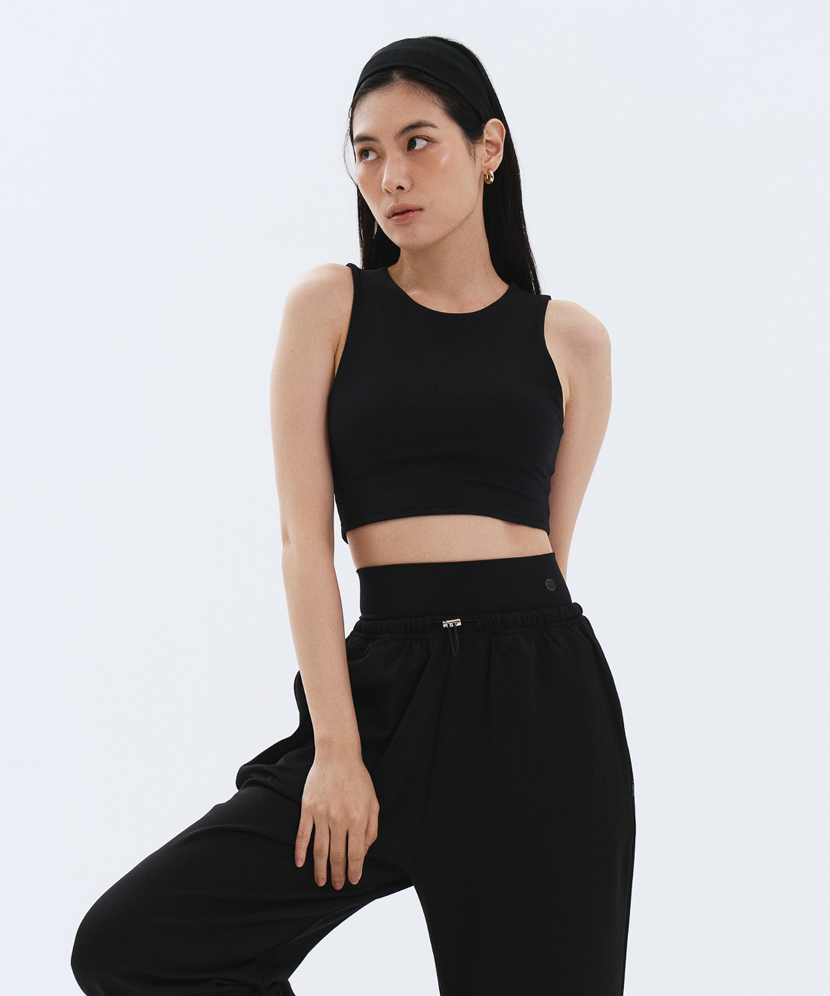 댄프(DANP) 소프트 텐션 크롭탑 블랙
