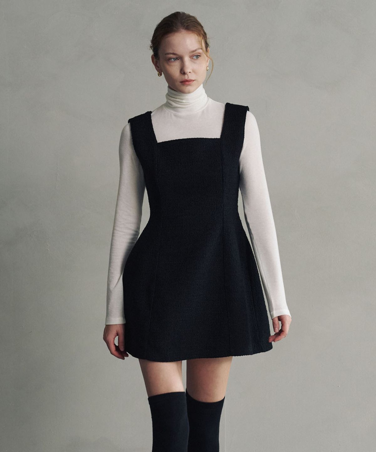 마롯(MARROT) WOOL TWEED VOLUME MINI DRESS_BLACK