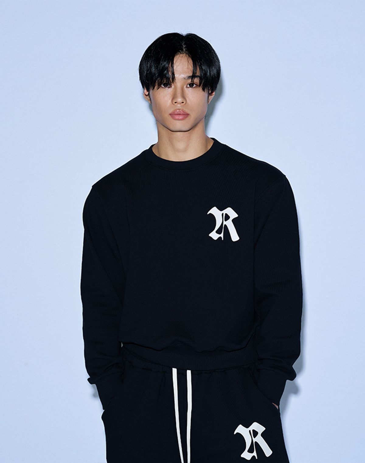 알브이디(RVD) (R Heritage Campaign) 오버핏 세미크롭 맨투맨 (블랙)