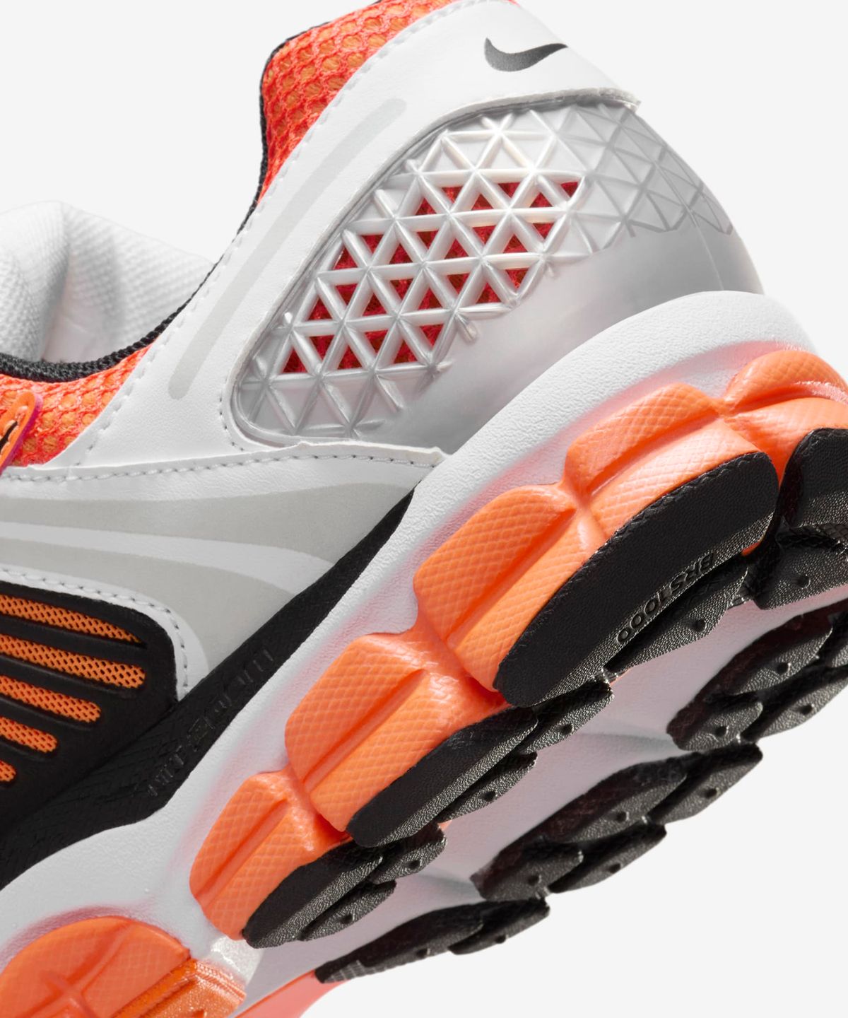 나이키(NIKE) 줌 보메로 5 - 토탈 오렌지:화이트:메탈릭 플래티넘:블랙 / FB9149-800