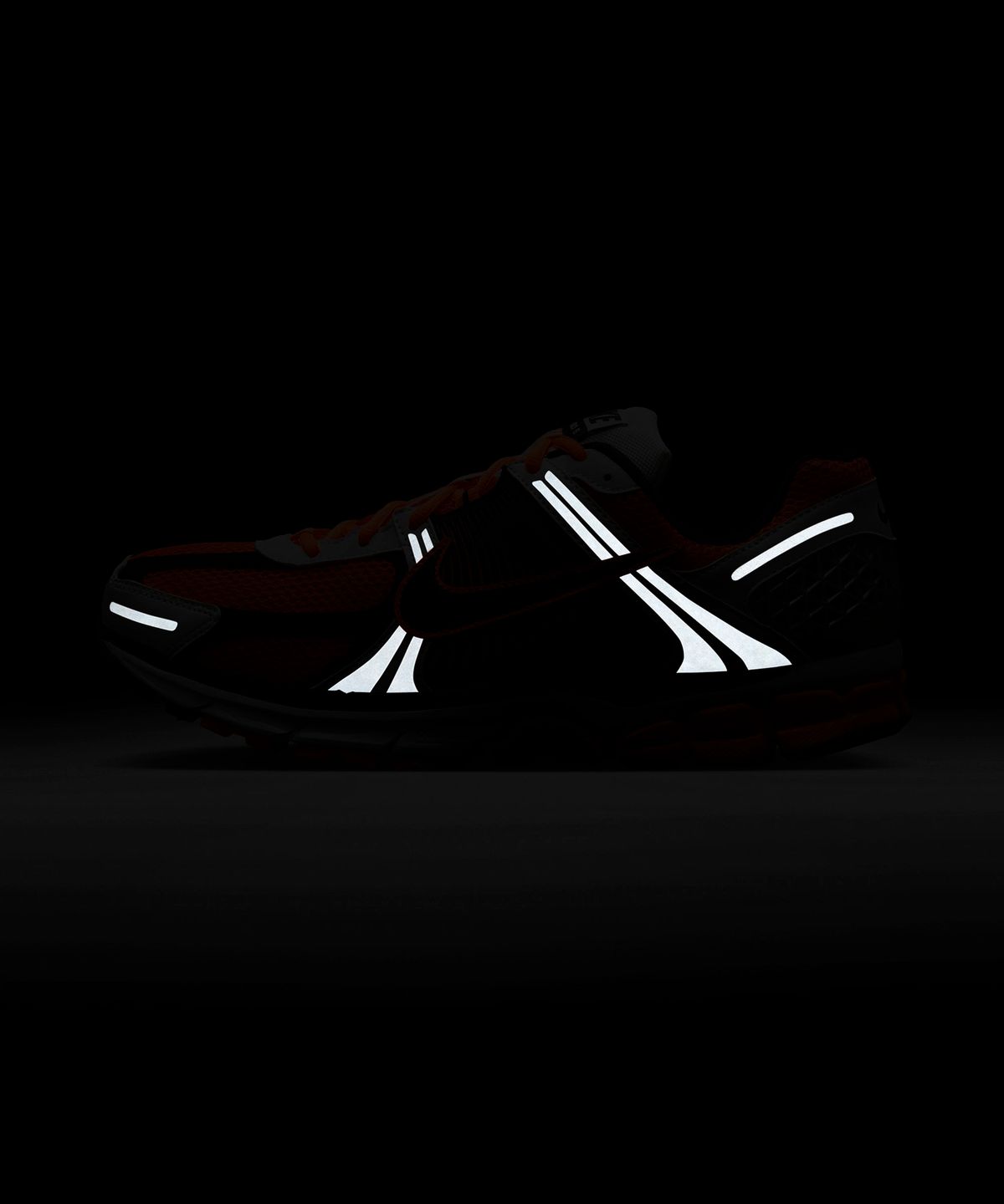 나이키(NIKE) 줌 보메로 5 - 토탈 오렌지:화이트:메탈릭 플래티넘:블랙 / FB9149-800