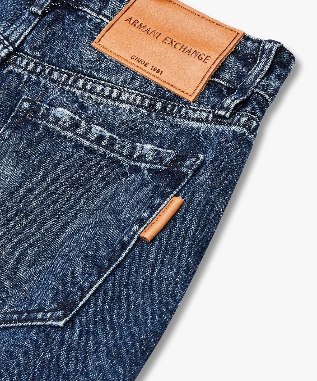 아르마니 익스체인지(ARMANI EXCHANGE) 여성 워시드 릴랙스트 핏 데님 팬츠_블루 A424340504