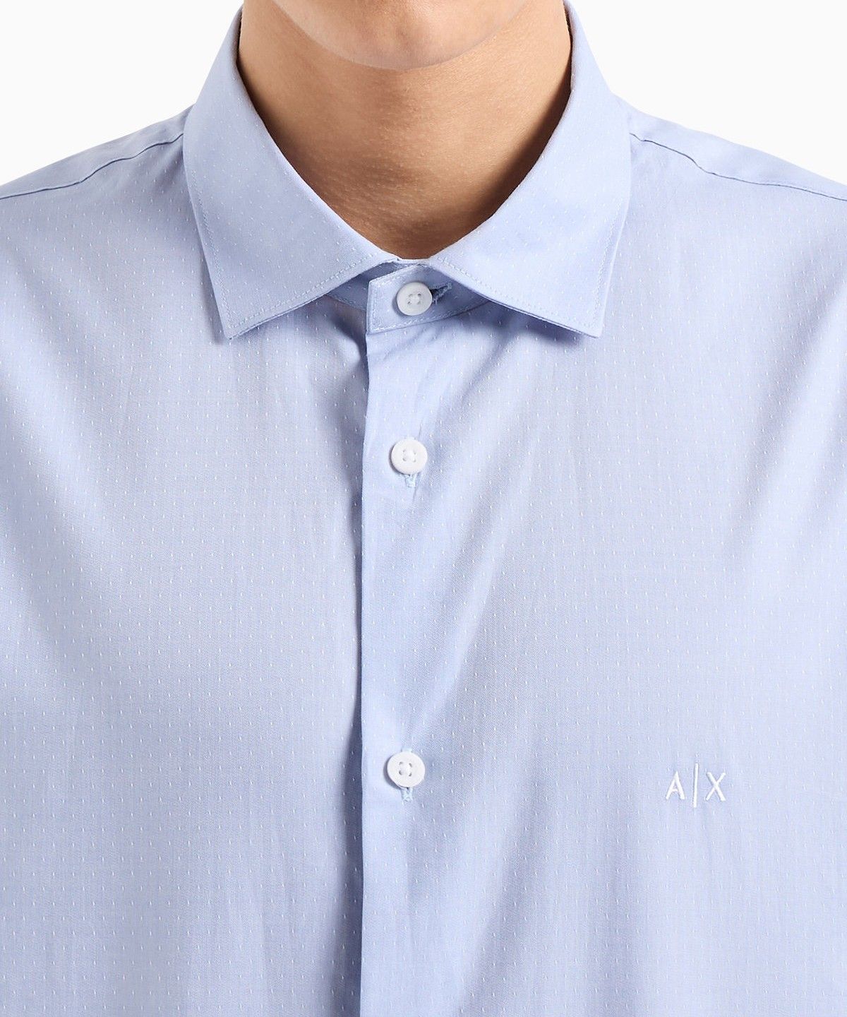 아르마니 익스체인지(ARMANI EXCHANGE) 남성 도트 패턴 자수 로고 셔츠_라이트 블루 A414320007