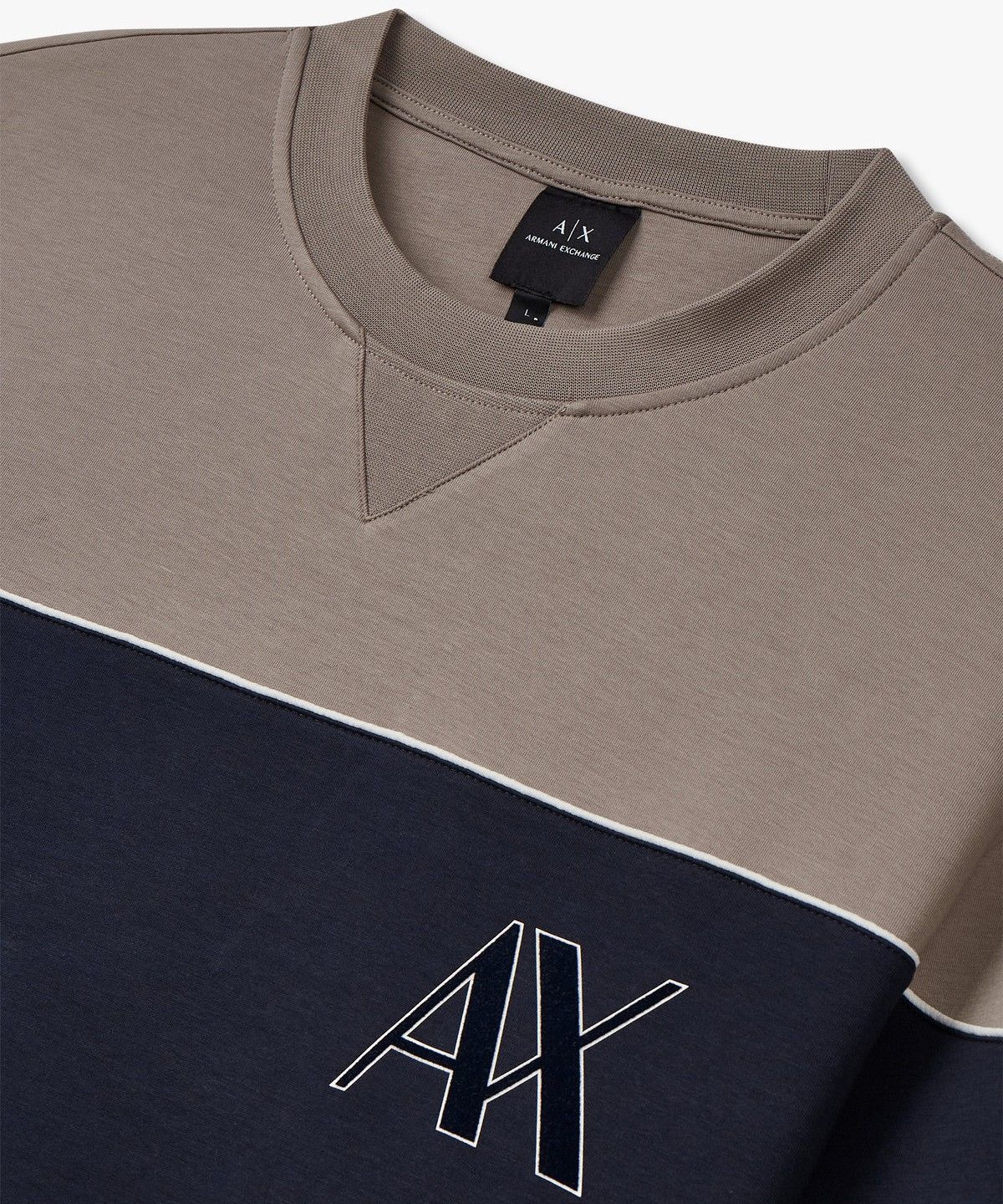아르마니 익스체인지(ARMANI EXCHANGE) 남성 플록 로고 배색 크루넥 맨투맨_초코 A414331020
