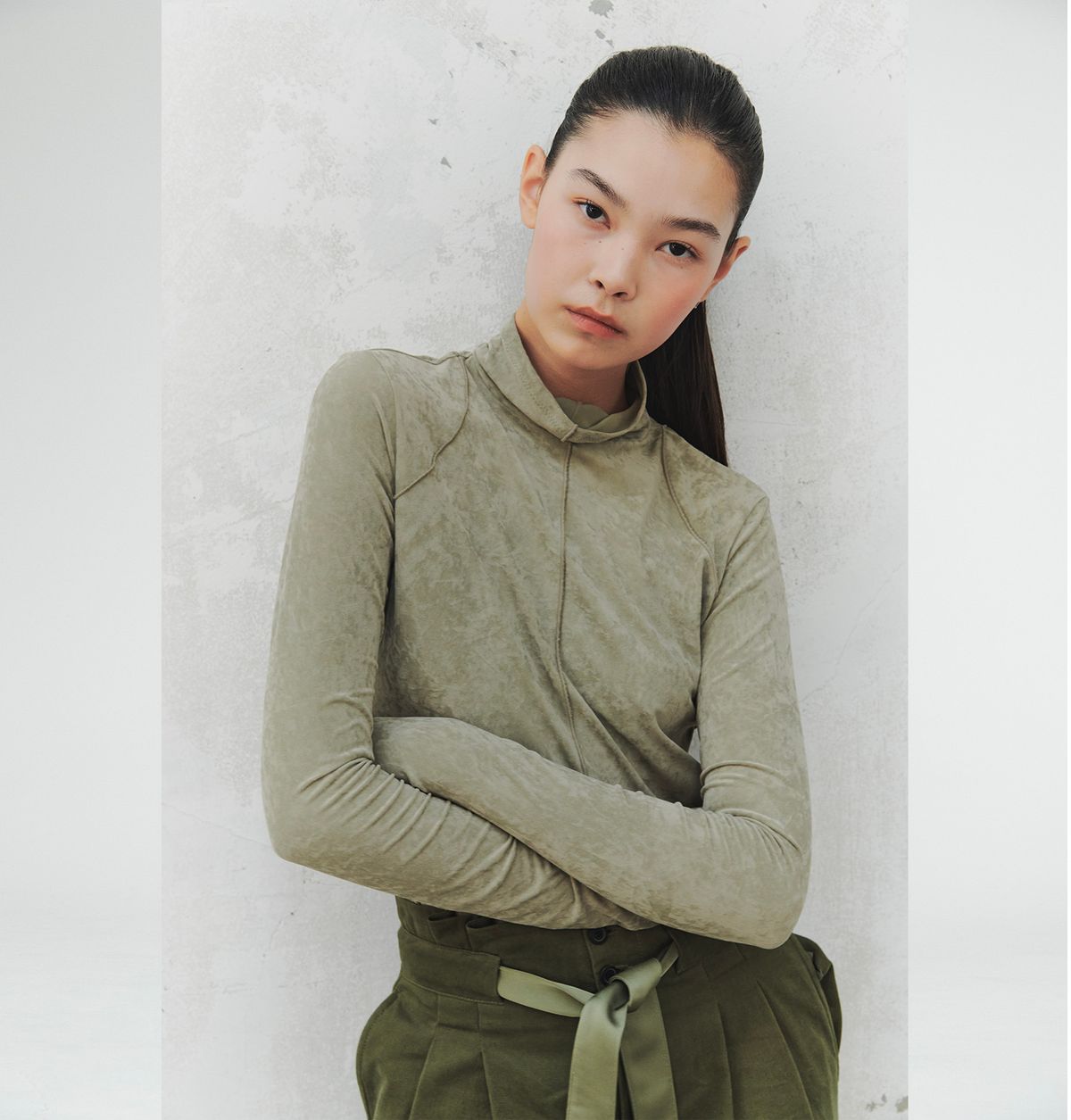 레주(LEJU) 새틴 디테일 카고 팬츠 - 카키