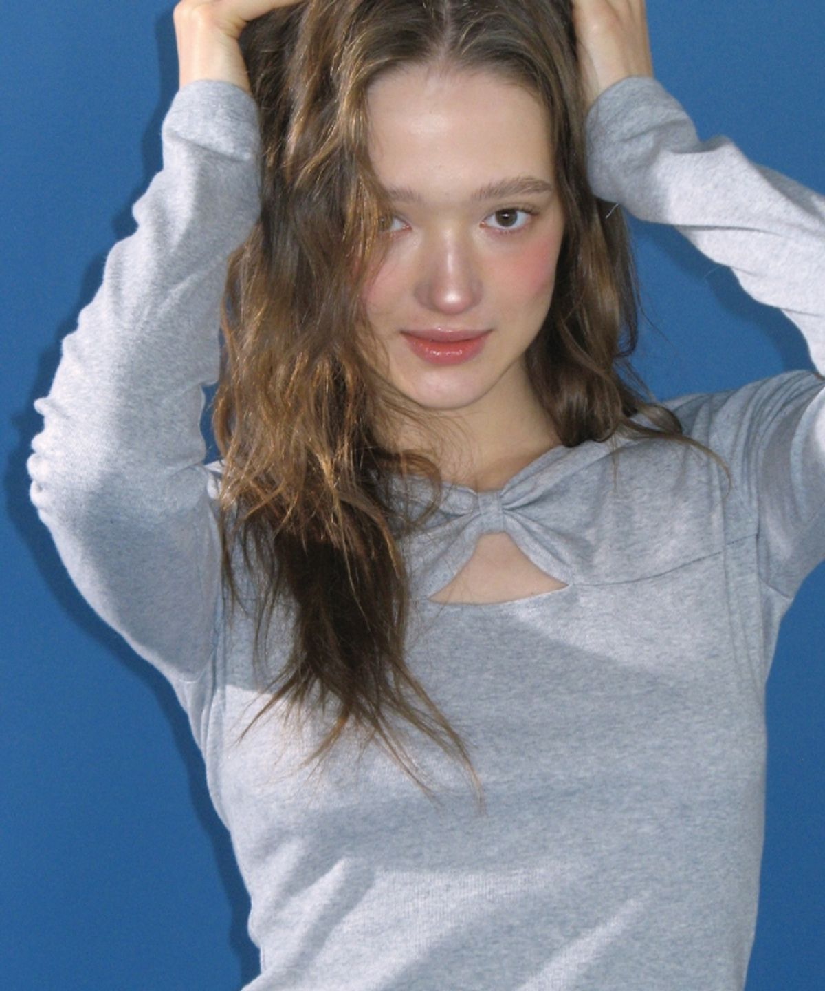 론론(RONRON) KNOT RIBBON SLIT LONG SLEEVE GREY