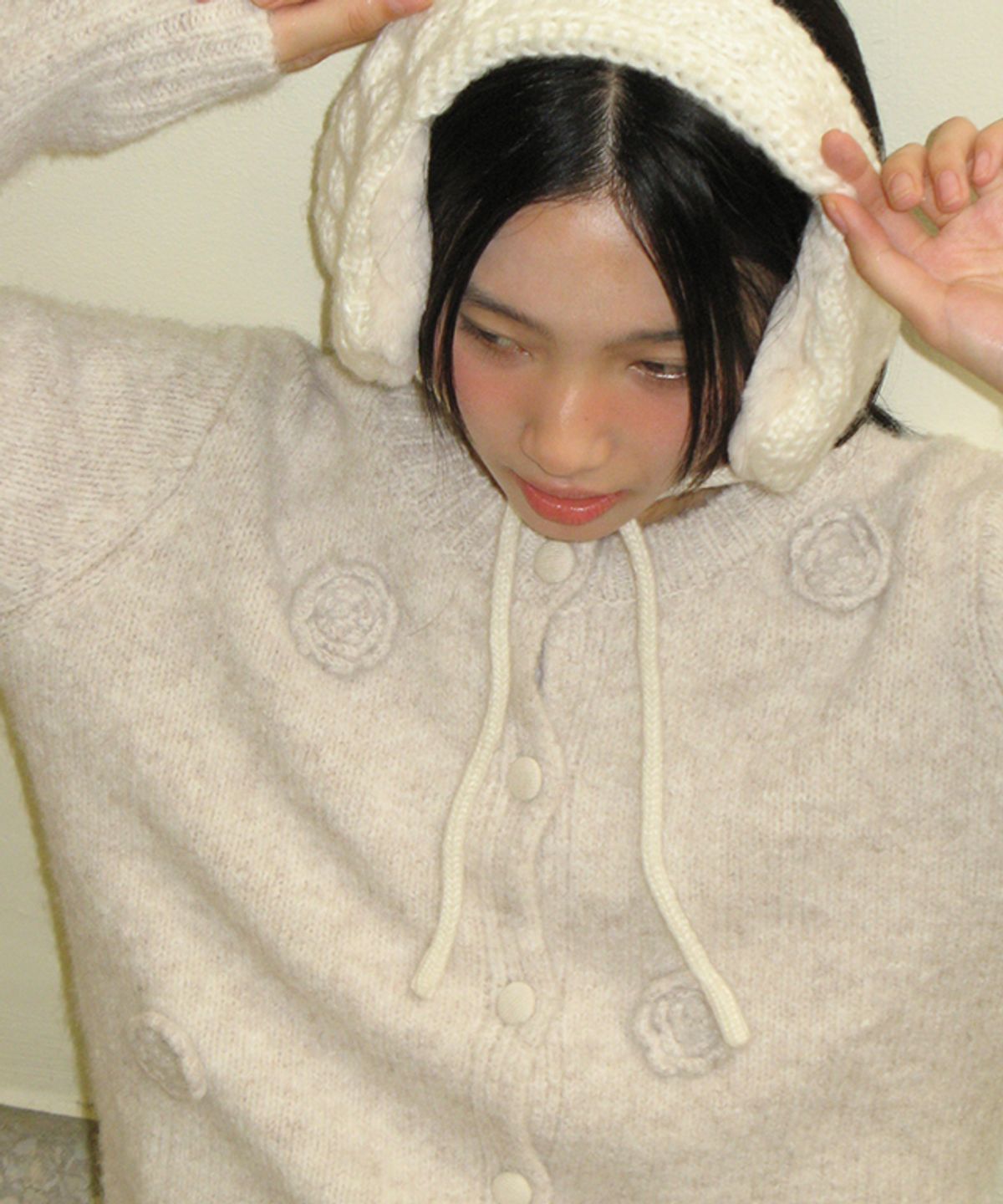 론론(RONRON) VINTAGE FLOWER HANDMADE KNIT CARDIGAN OATMEAL