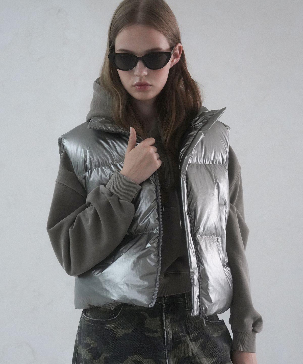 어반드레스(AVANDRESS) Siberia Duck Stella Crop Vest BLACK