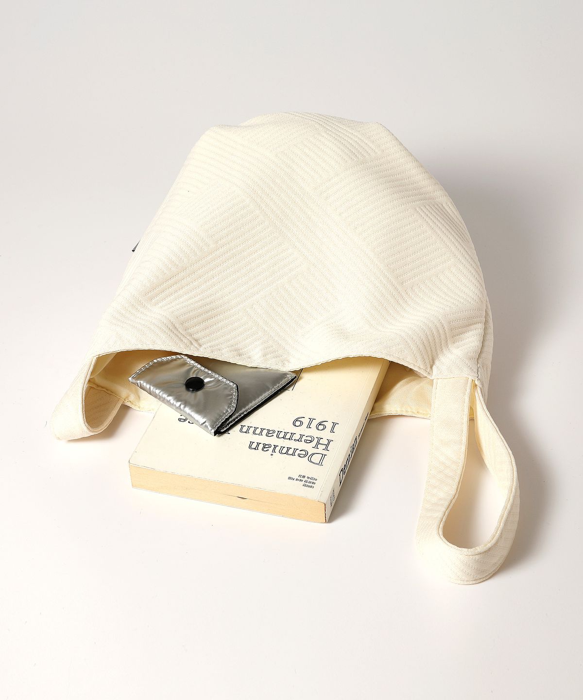 옐로우스톤(YELLOWSTONE) Embossing Dumpling wrist bag - Stripe Ivory