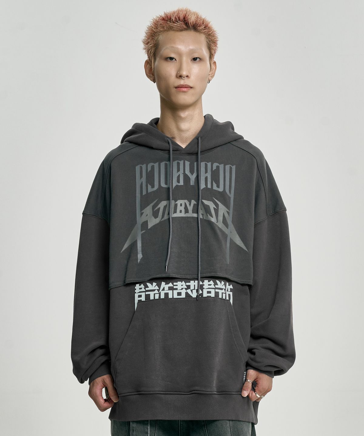 아조바이아조(AJOBYAJO) [PBA] Arch Logo Washed Layered Hoodie [CHARCOAL]