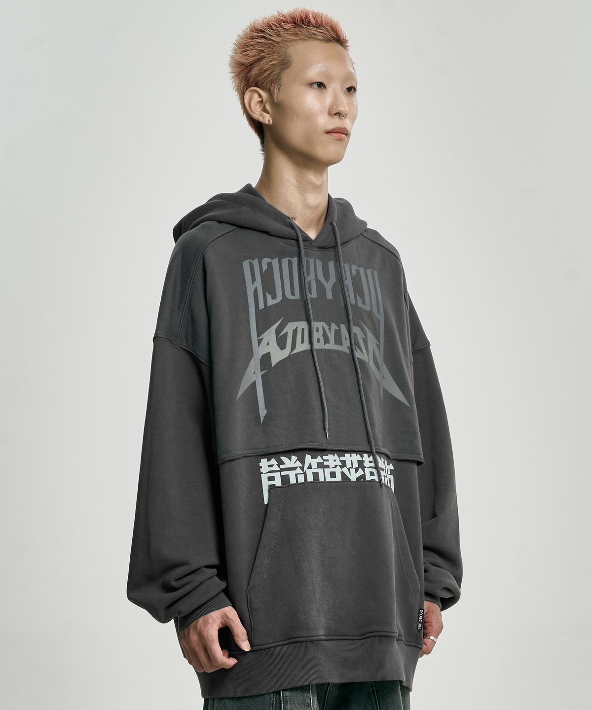 아조바이아조(AJOBYAJO) [PBA] Arch Logo Washed Layered Hoodie [CHARCOAL]