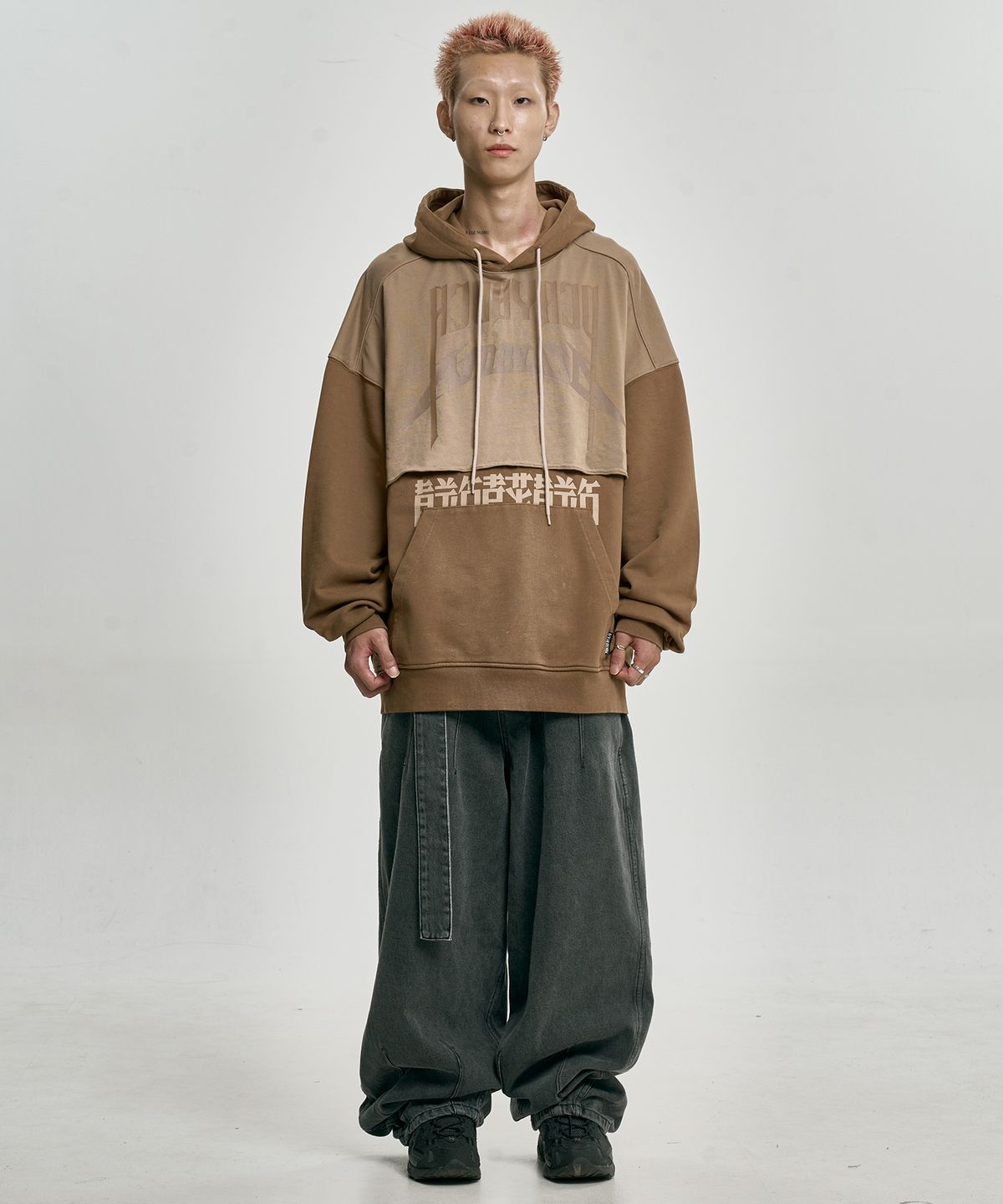 아조바이아조(AJOBYAJO) [PBA] Arch Logo Washed Layered Hoodie [DUSTY BEIGE]