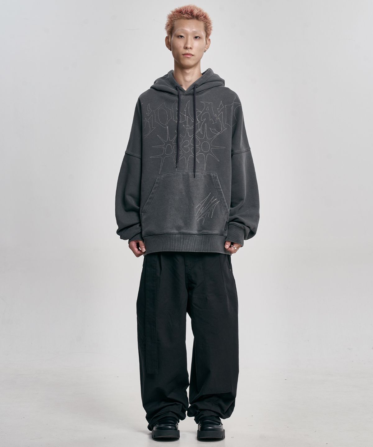 아조바이아조(AJOBYAJO) [PBA] SB VNJ Logo Washed Hoodie [CHARCOAL]