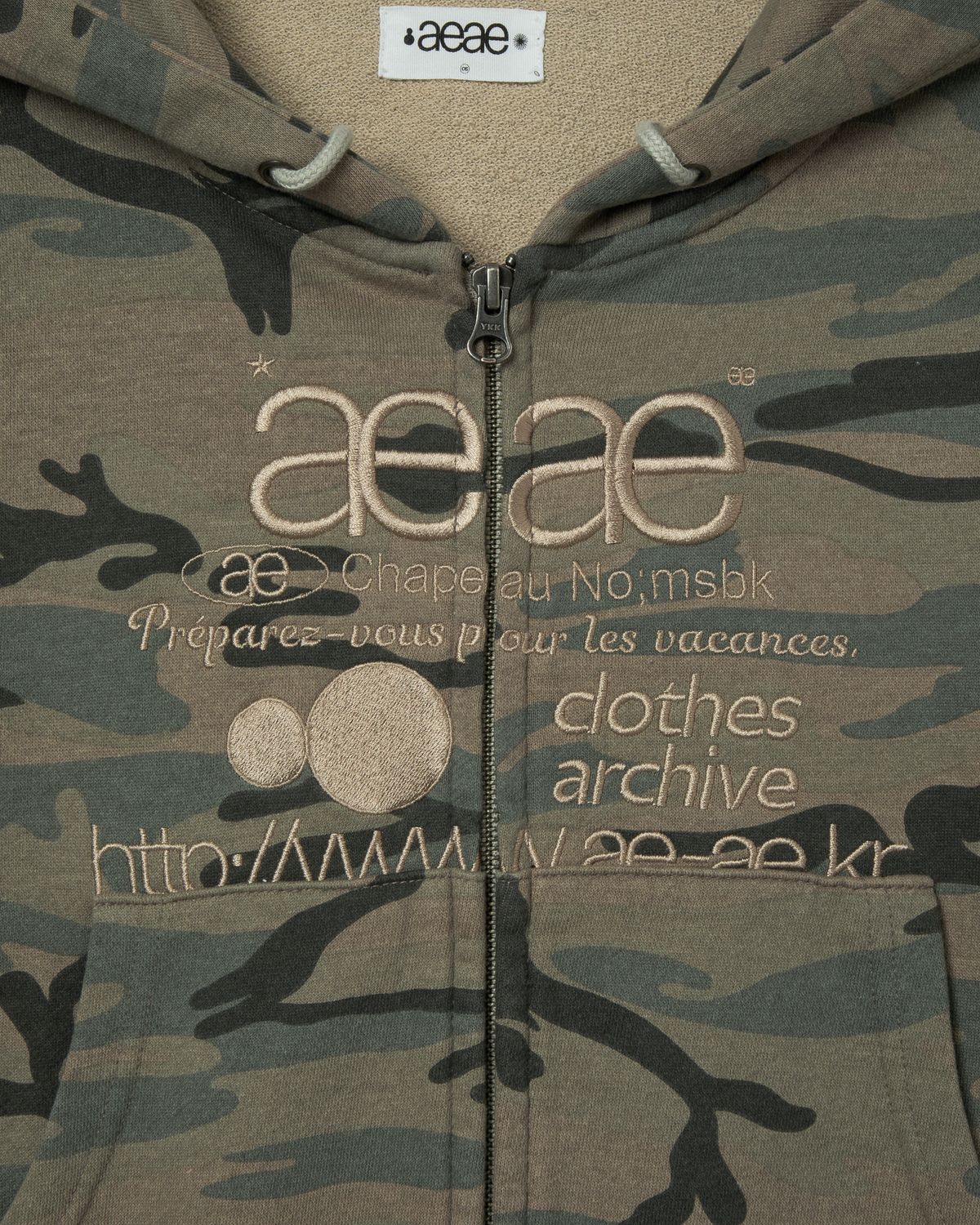 에이이에이이(AEAE) WEB LOGO CROP HOOD ZIP UP [CAMO BEIGE]
