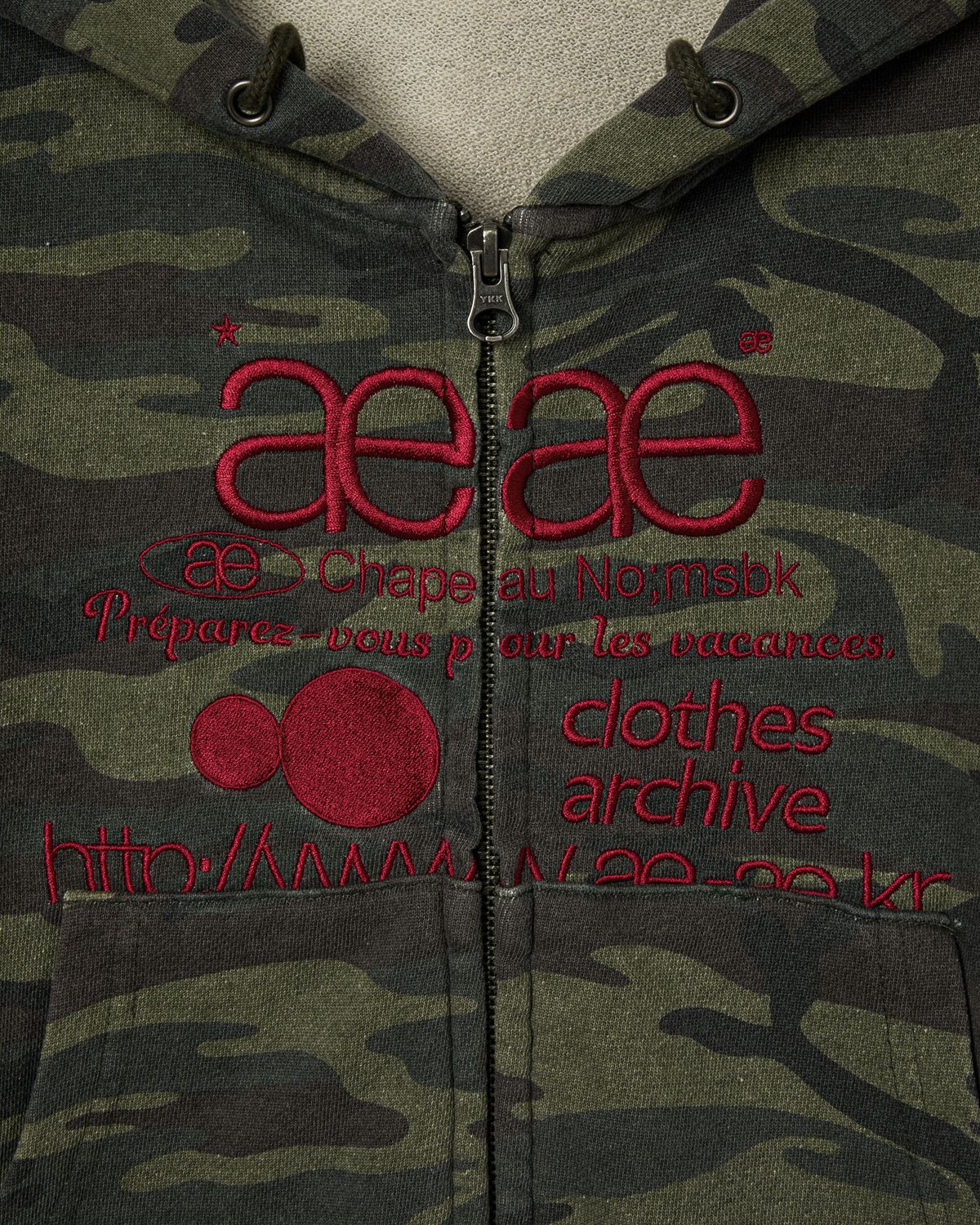 에이이에이이(AEAE) WEB LOGO CROP HOOD ZIP UP [CAMO GREEN]