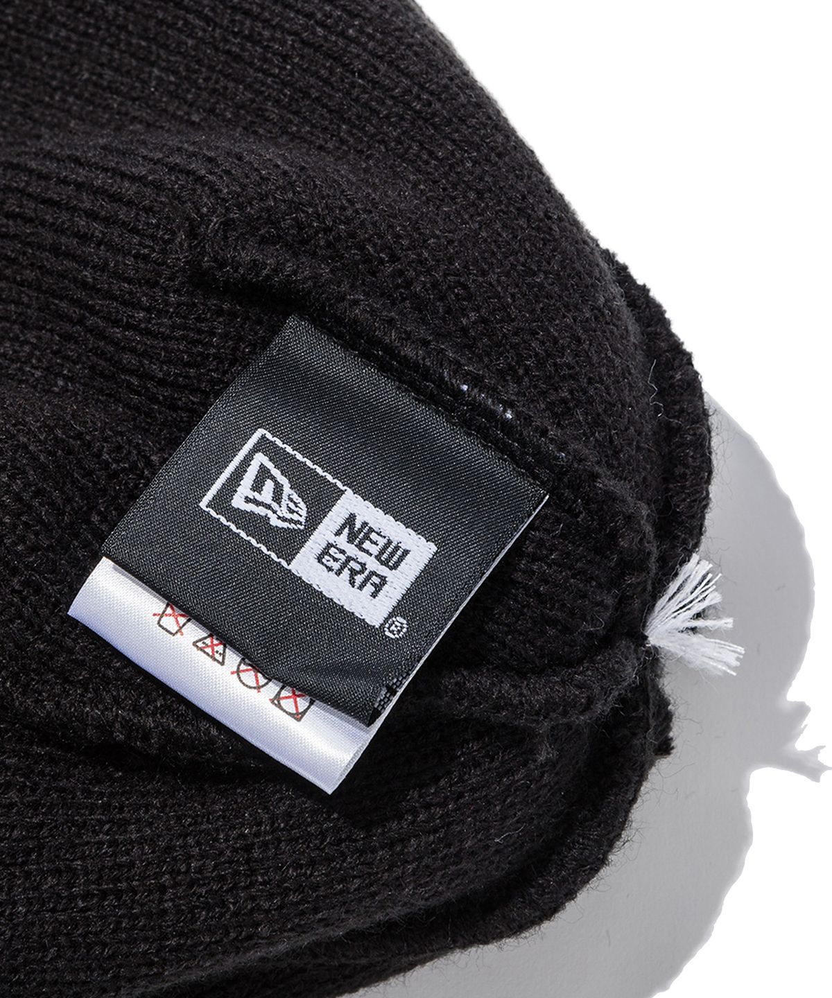 예스아이씨(YESEYESEE) YESEYESEE x Newera Y.E.S Jacquard Pompon Knit Beanie Black