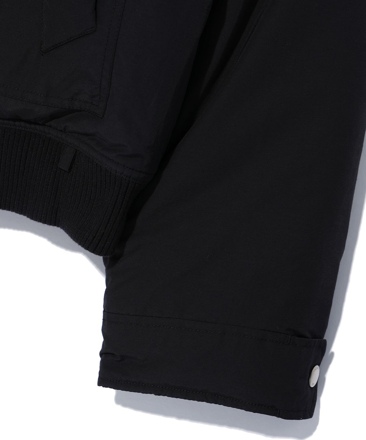 이에이(IEY) PANEL PADDED JUMPER Black