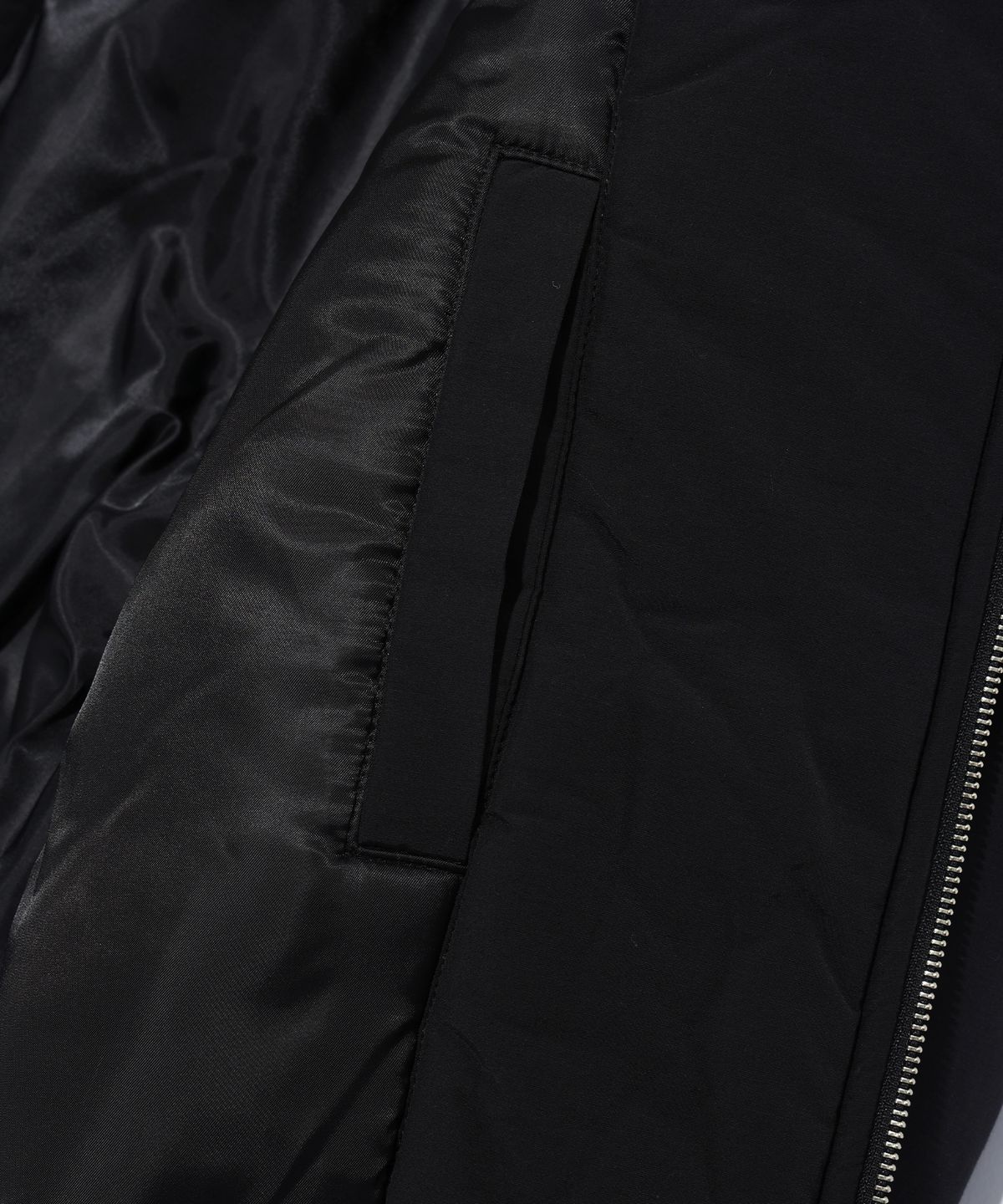 이에이(IEY) PANEL PADDED JUMPER Black