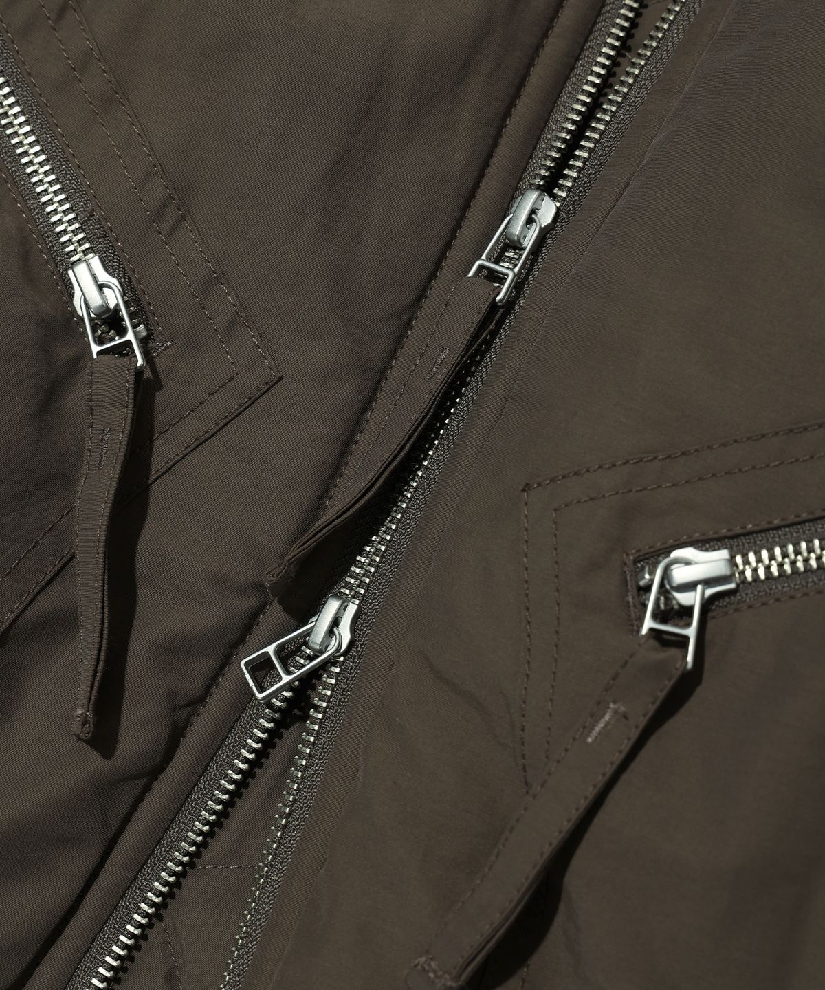 이에이(IEY) PANEL PADDED JUMPER Brown