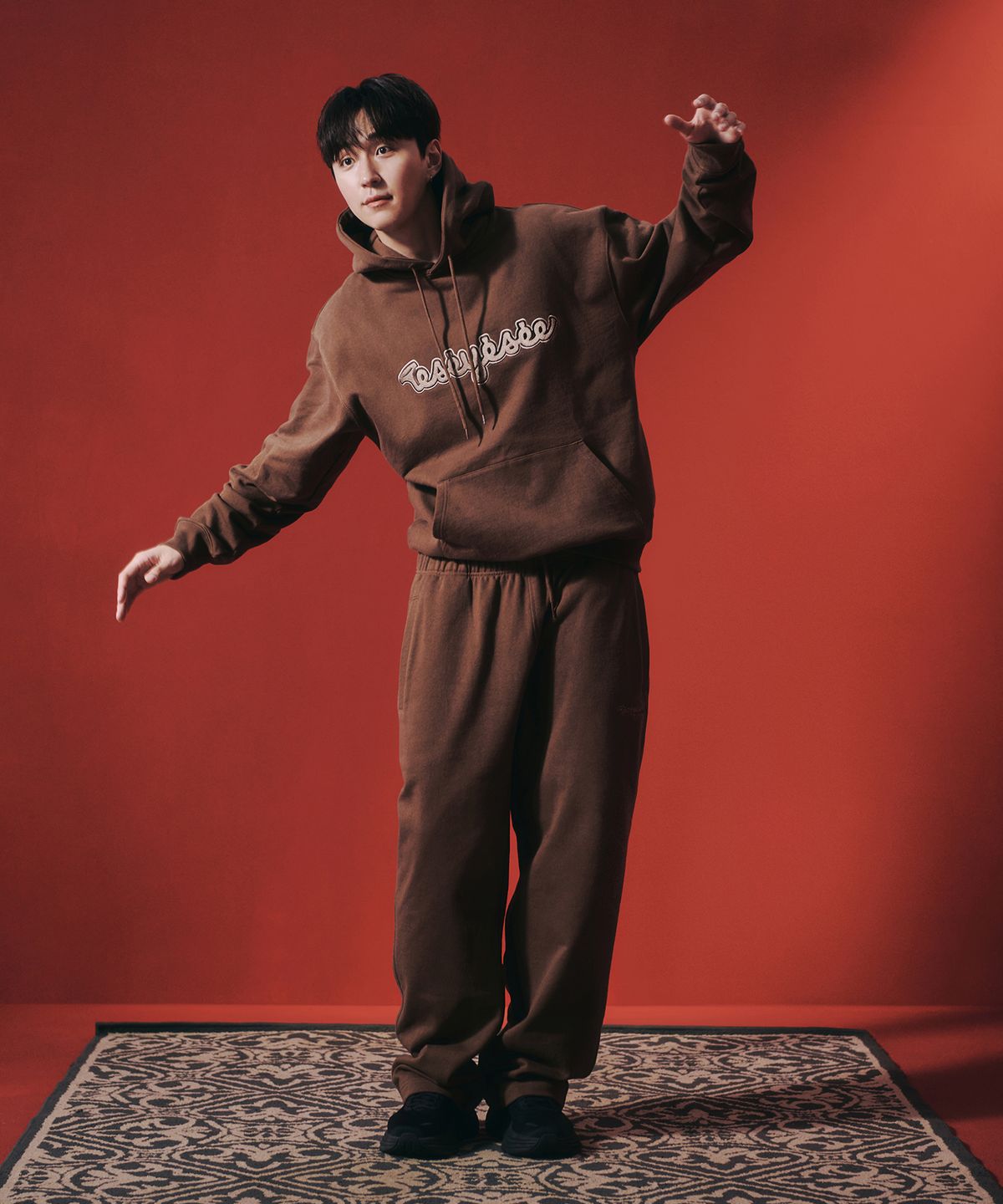 예스아이씨(YESEYESEE) WID x Y.E.S Trumpet Logo Hoodie Brown