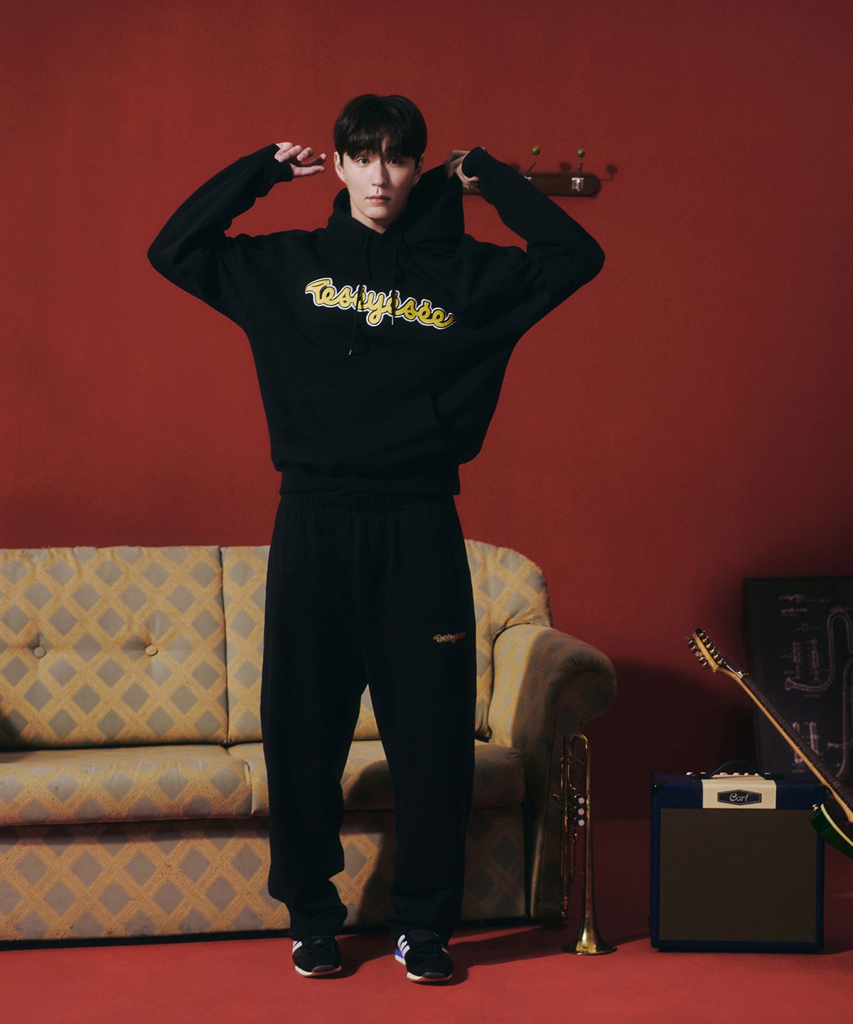 예스아이씨(YESEYESEE) WID x Y.E.S Trumpet Logo Hoodie Black