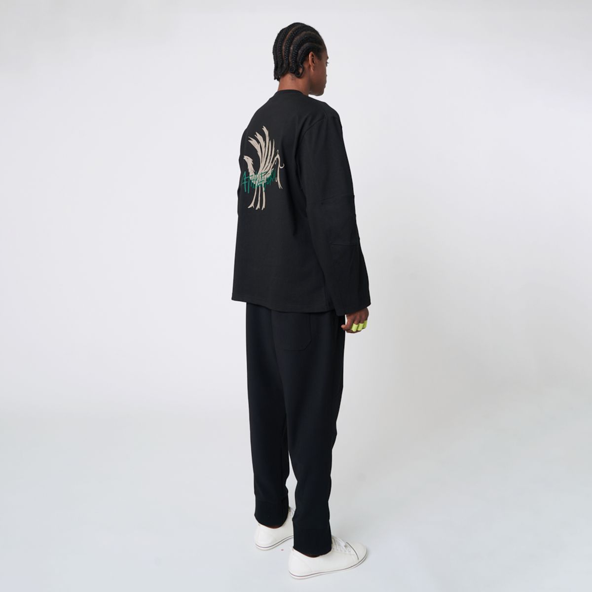 애스플래폼(ATHPLATFORM) AU42TL03커브 슬리브 프린트 탑_블랙