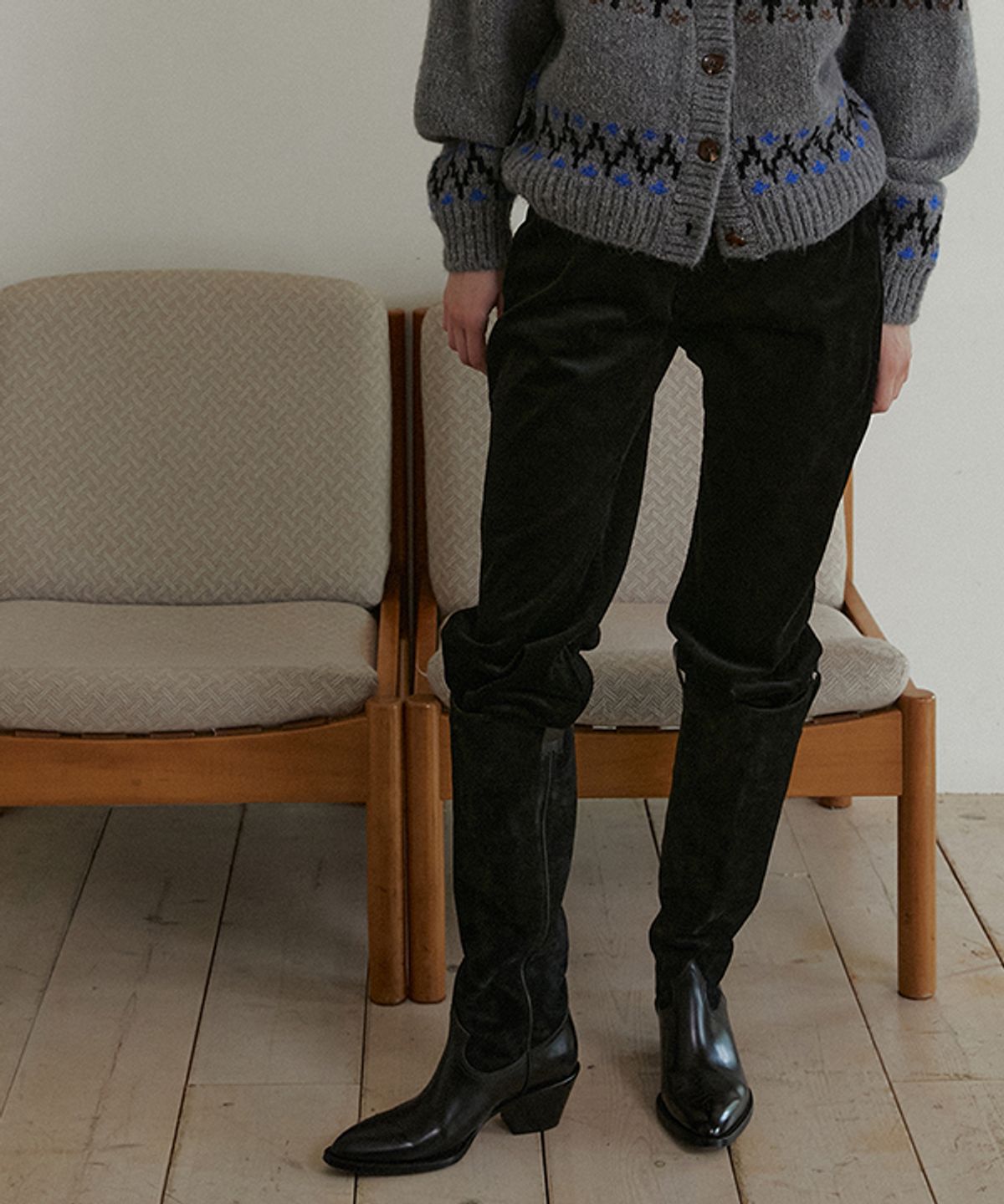 그린버터(GREENBUTTER) Corduroy Semi Boot-Cut Pants (Black)