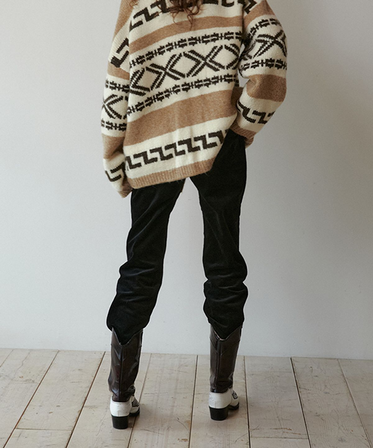 그린버터(GREENBUTTER) Corduroy Semi Boot-Cut Pants (Black)