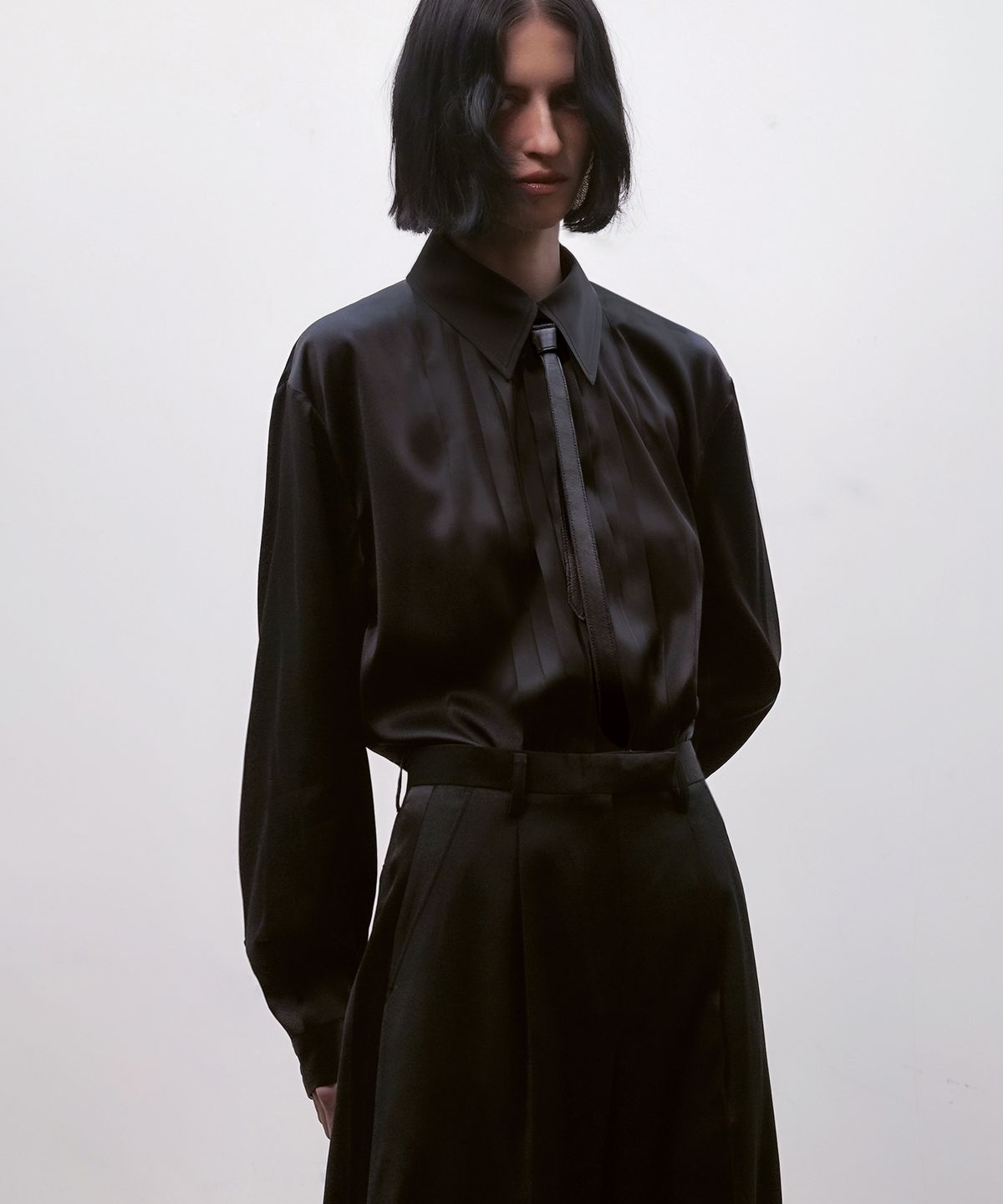 언티지(UNTAGE) 실크 플리츠 셔츠[Black(UNISEX)]_UTS-FS32