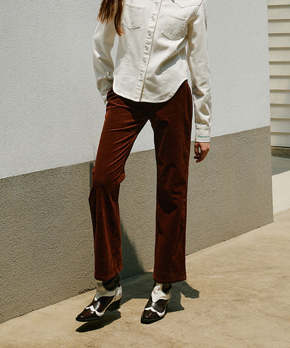 그린버터(GREENBUTTER) Corduroy Semi Boot-Cut Pants (Chocolate)