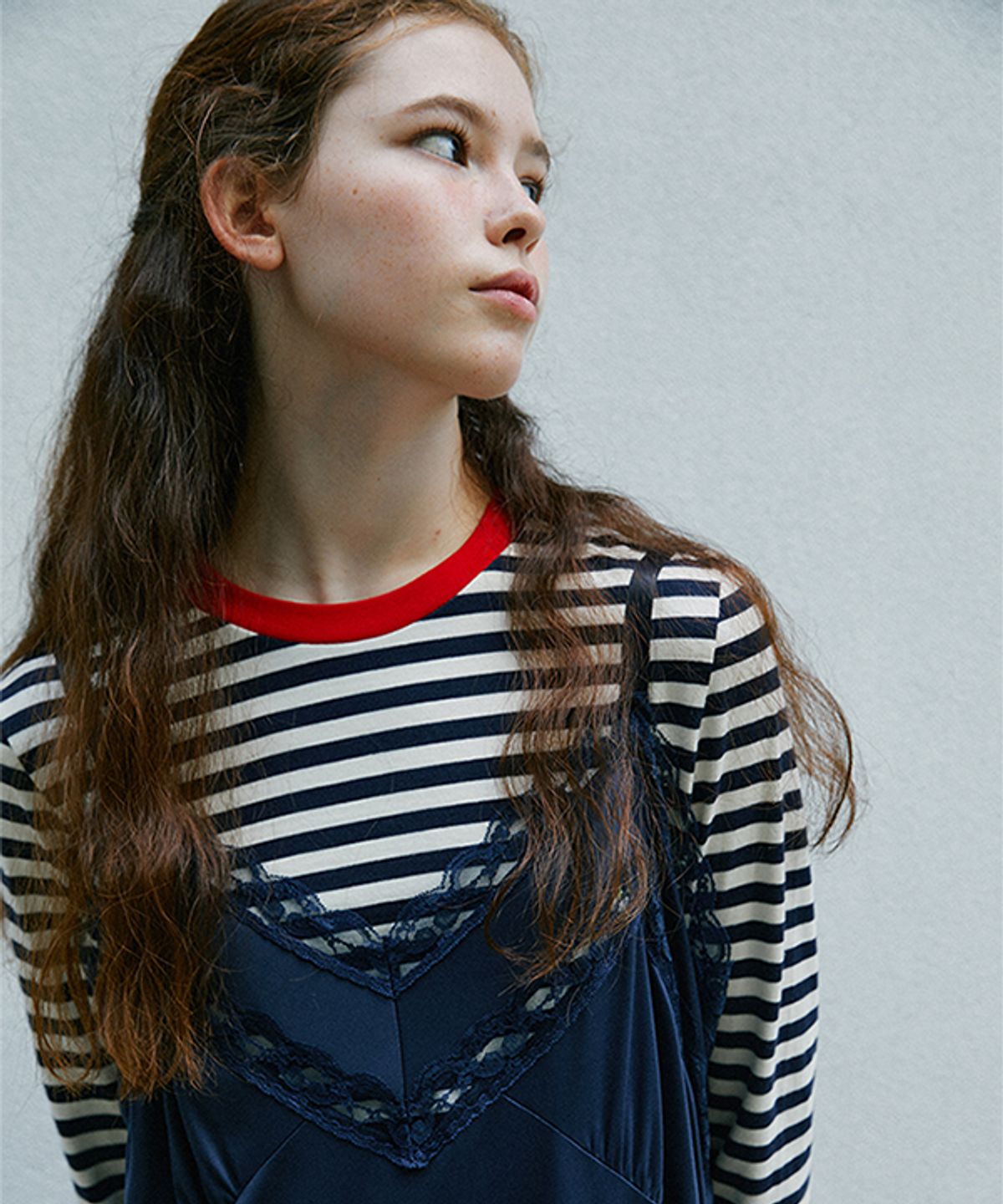 그린버터(GREENBUTTER) Chain-Needlework Stripe Tee (Navy)