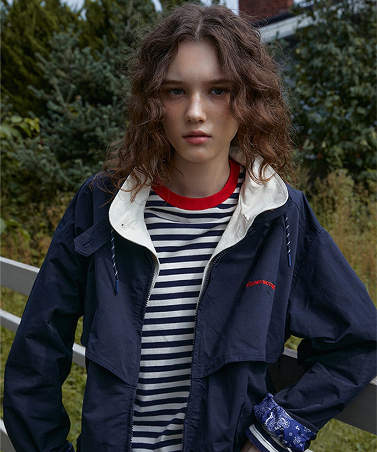 그린버터(GREENBUTTER) Chain-Needlework Stripe Tee (Navy)