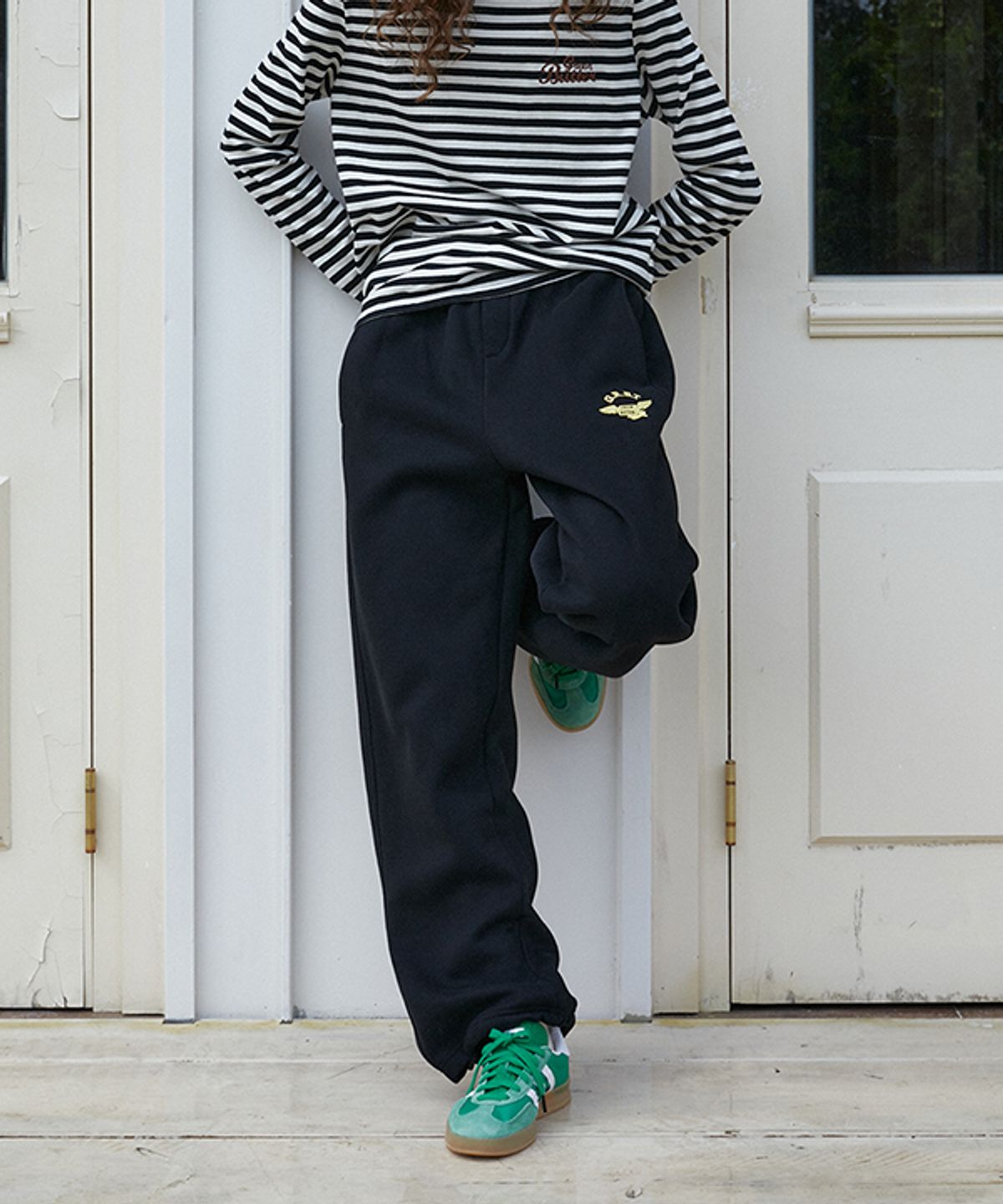 그린버터(GREENBUTTER) Butter Wing Fluff Sweat Pants (Black)
