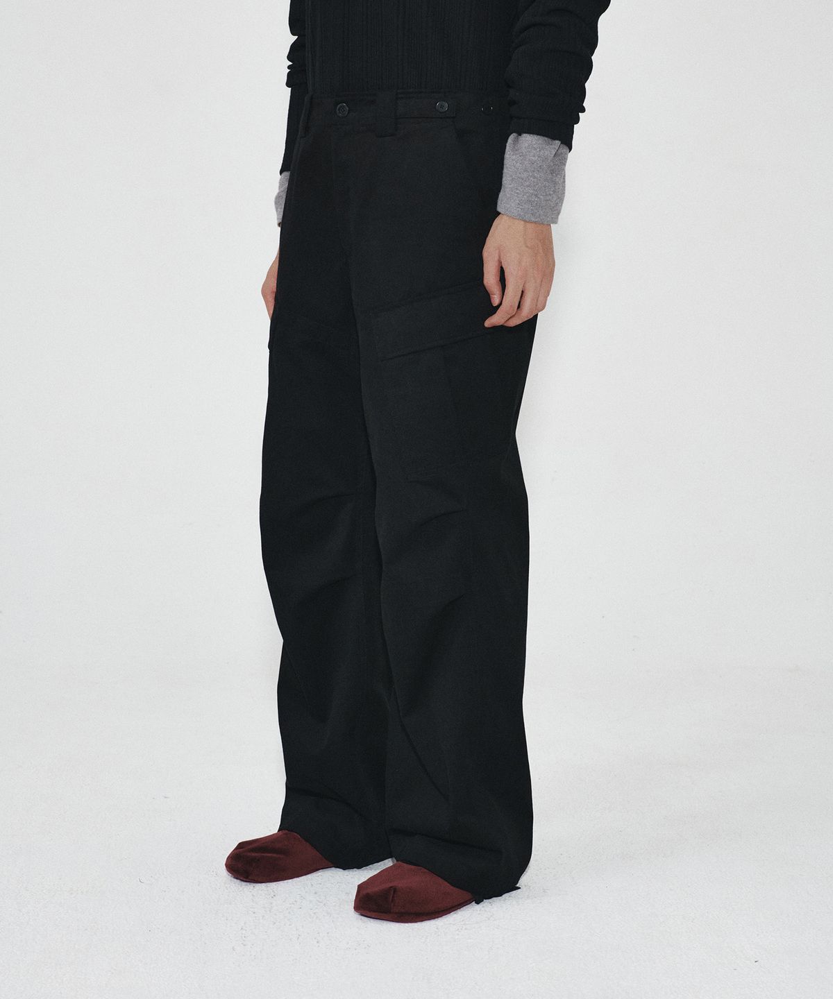호이테(HEUTE) DIAGONAL CARGO PANTS (BLACK)