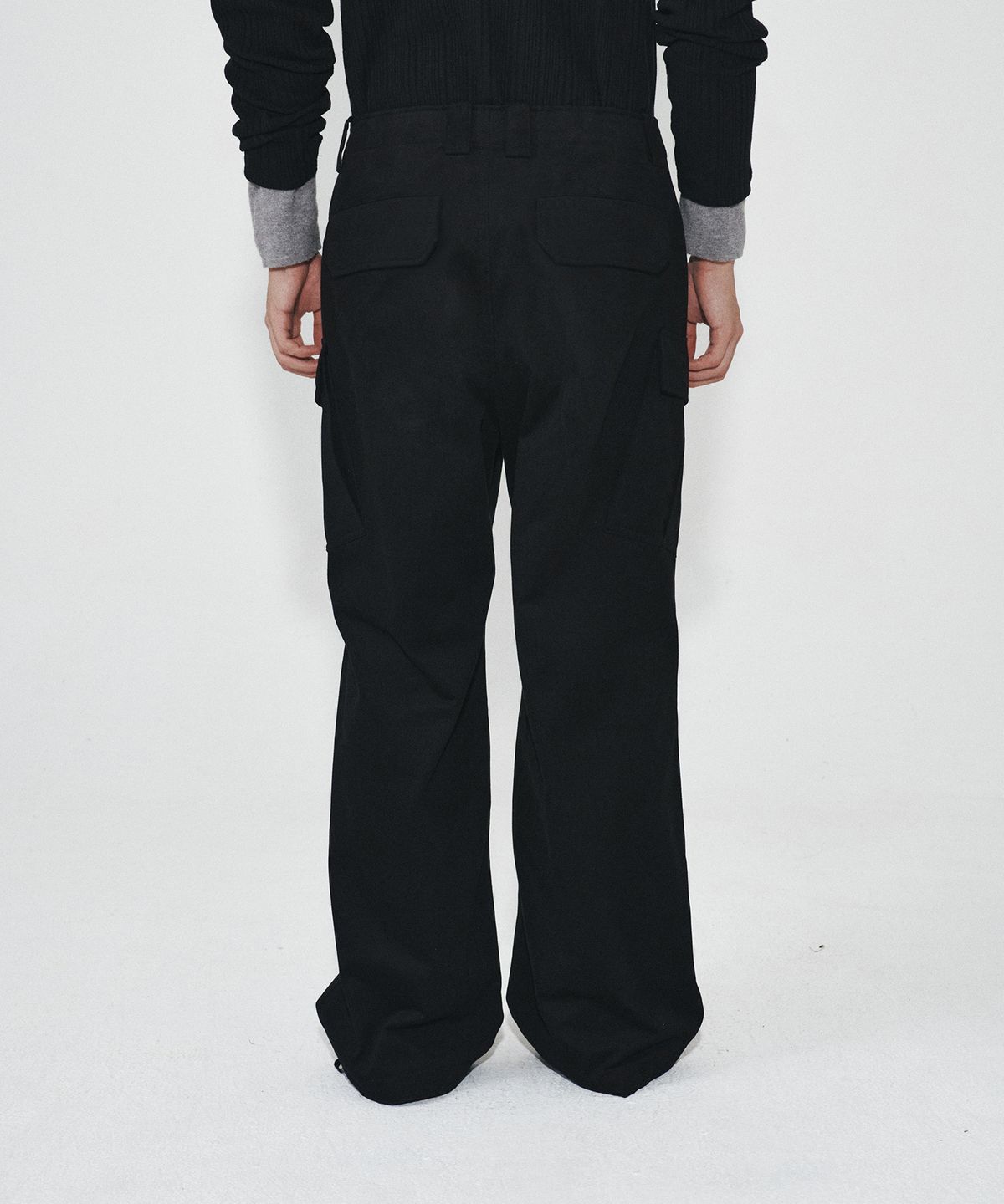 호이테(HEUTE) DIAGONAL CARGO PANTS (BLACK)