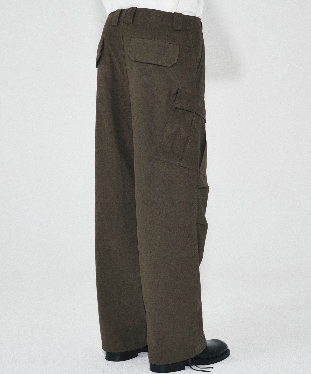 호이테(HEUTE) DIAGONAL CARGO PANTS (KHAKI)