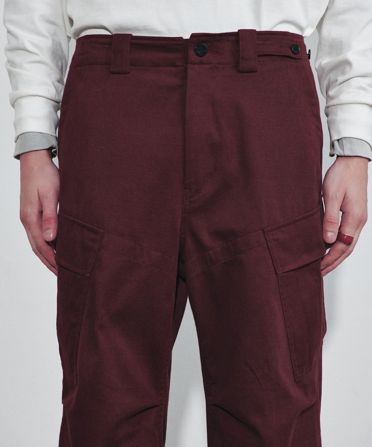호이테(HEUTE) DIAGONAL CARGO PANTS (DRY ROSE RED)