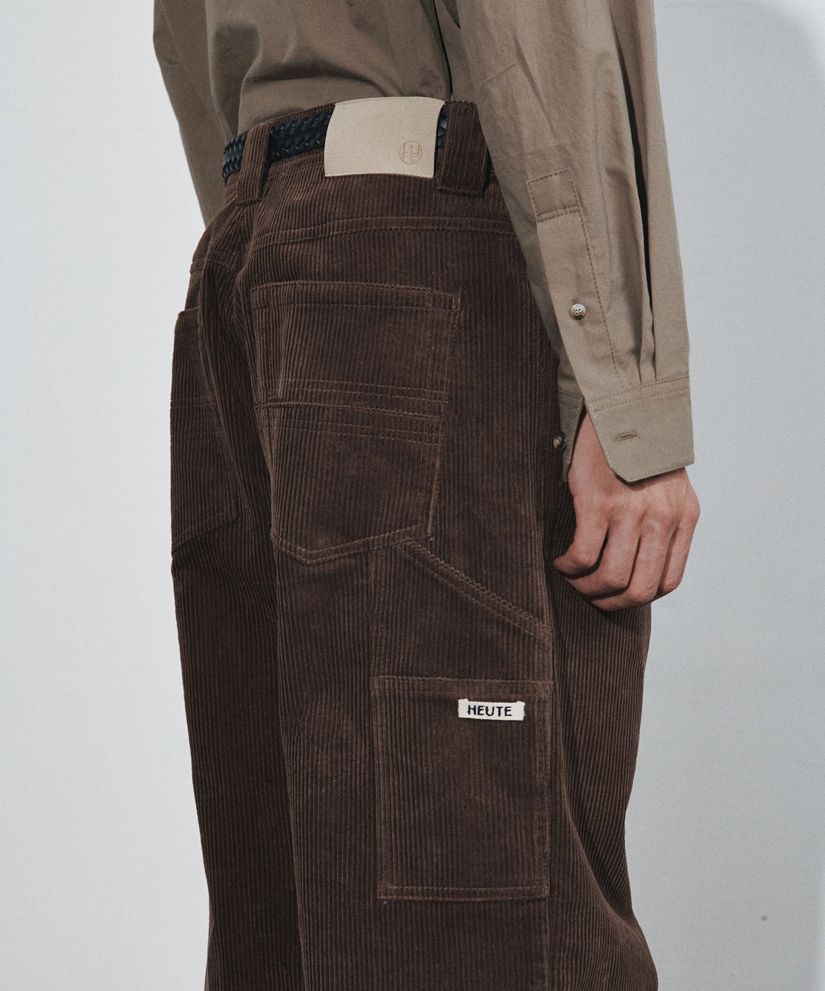 호이테(HEUTE) RISE CORDUROY WORK PANTS (BROWN)