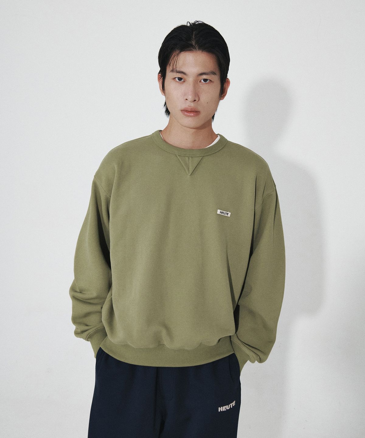 호이테(HEUTE) HEUTE SWEATSHIRT (OLIVE)