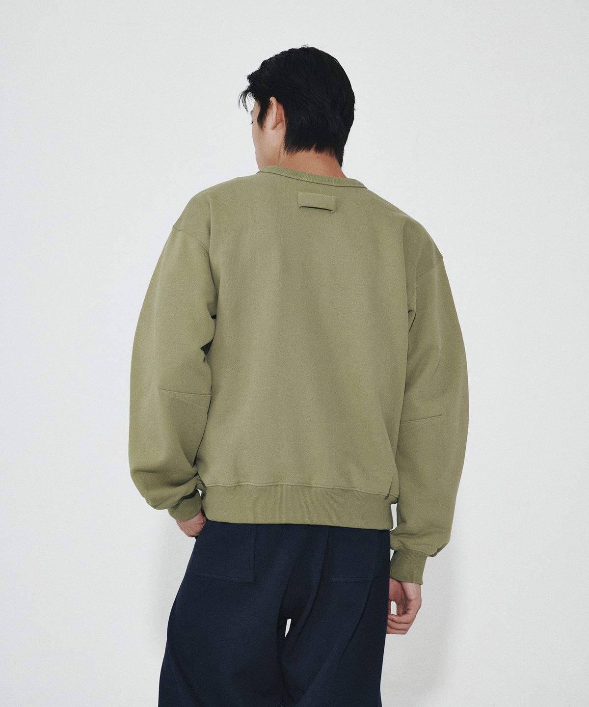 호이테(HEUTE) HEUTE SWEATSHIRT (OLIVE)