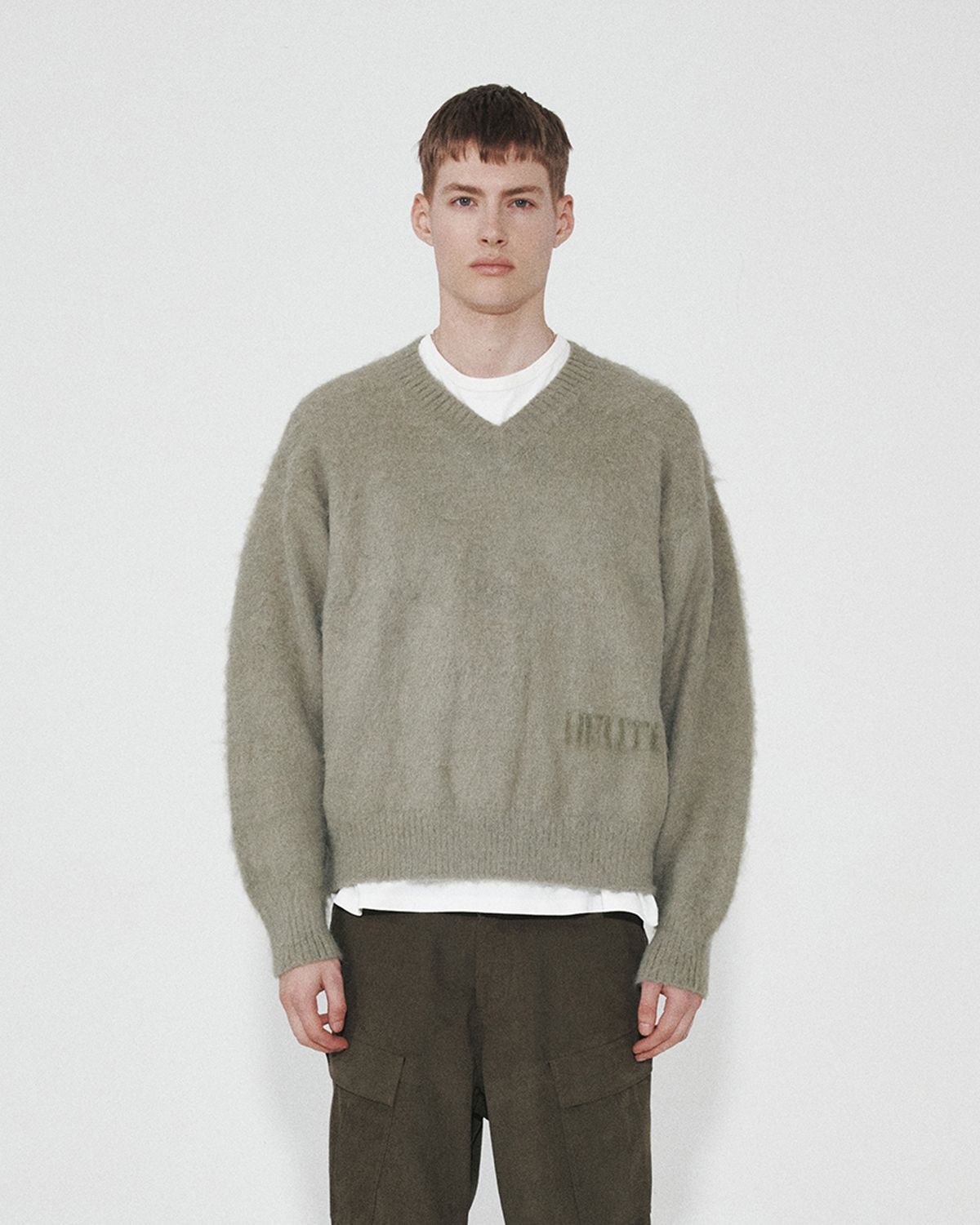 호이테(HEUTE) HET MOHAIR V NECK KNIT (LIGHT KHAKI)