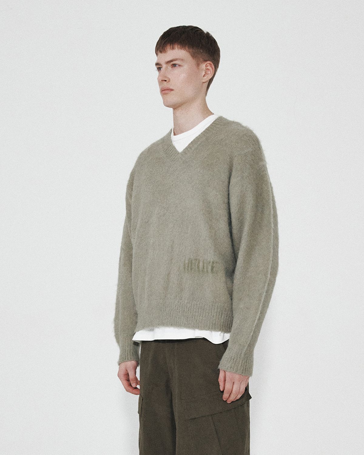 호이테(HEUTE) HET MOHAIR V NECK KNIT (LIGHT KHAKI)