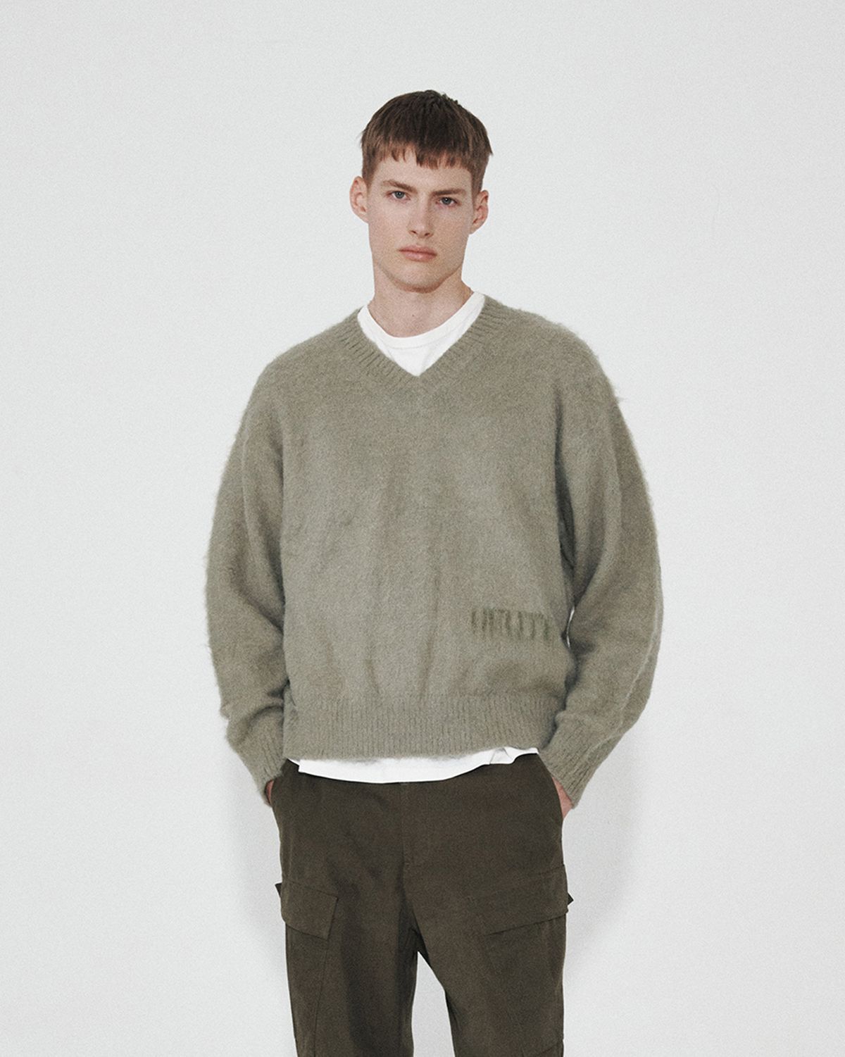 호이테(HEUTE) HET MOHAIR V NECK KNIT (LIGHT KHAKI)